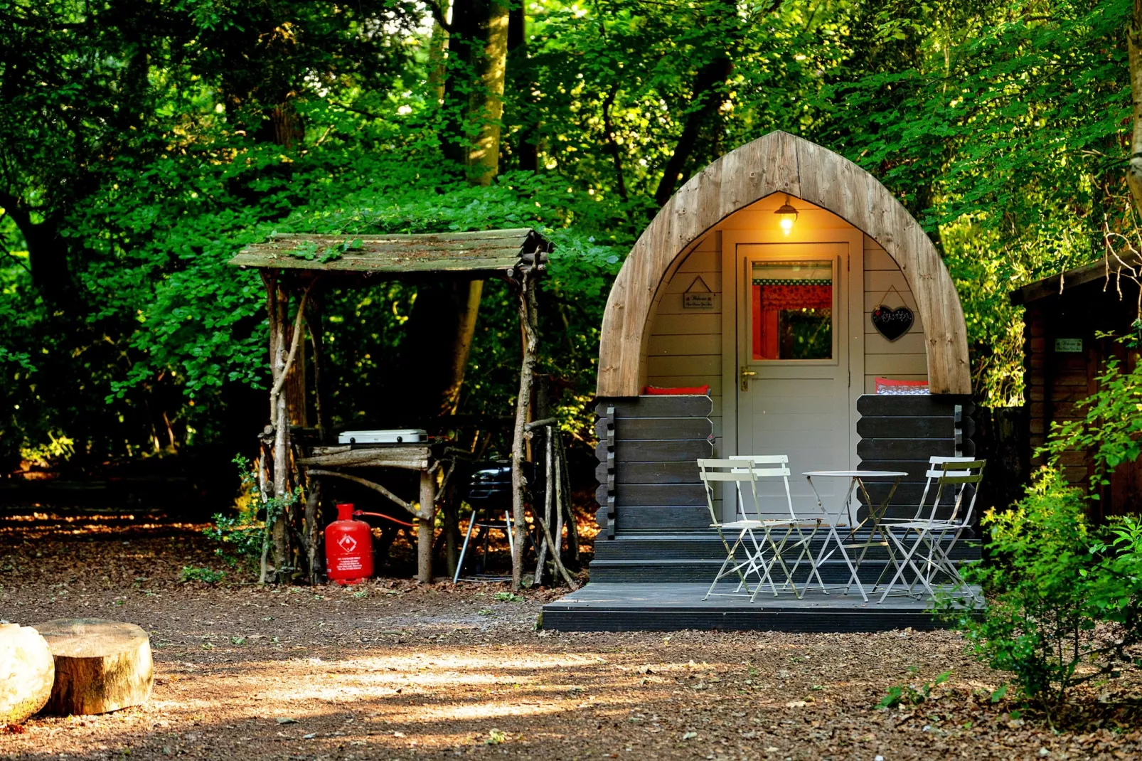Daisy Glamping Pod-Outdoor