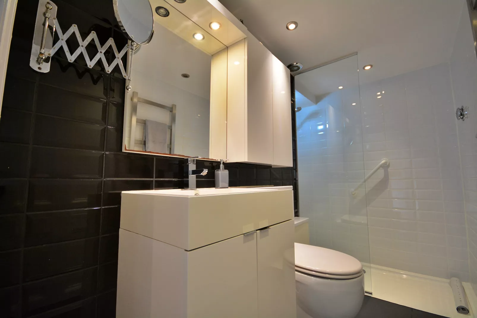 Wedgewood Cottage, Cawsand-Bathroom