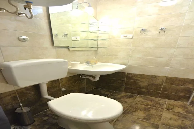 Apartmani Vela Makarska - Superior Studio Apartment-Bathroom