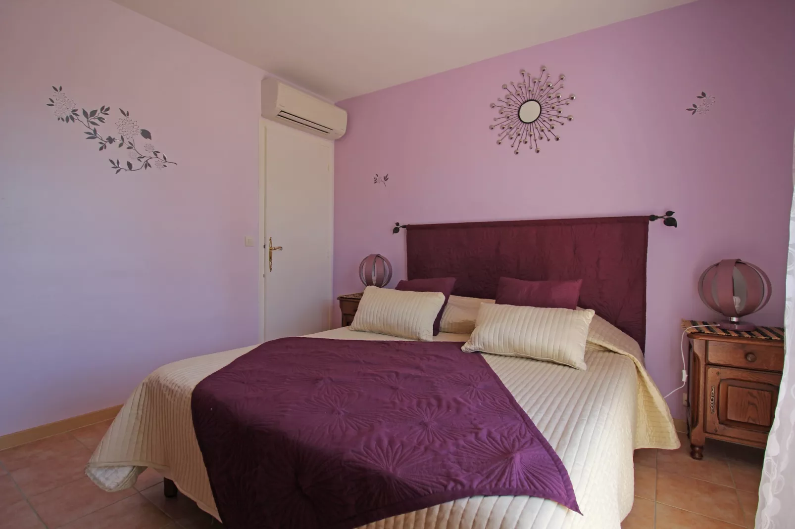 Nicou-Bedroom