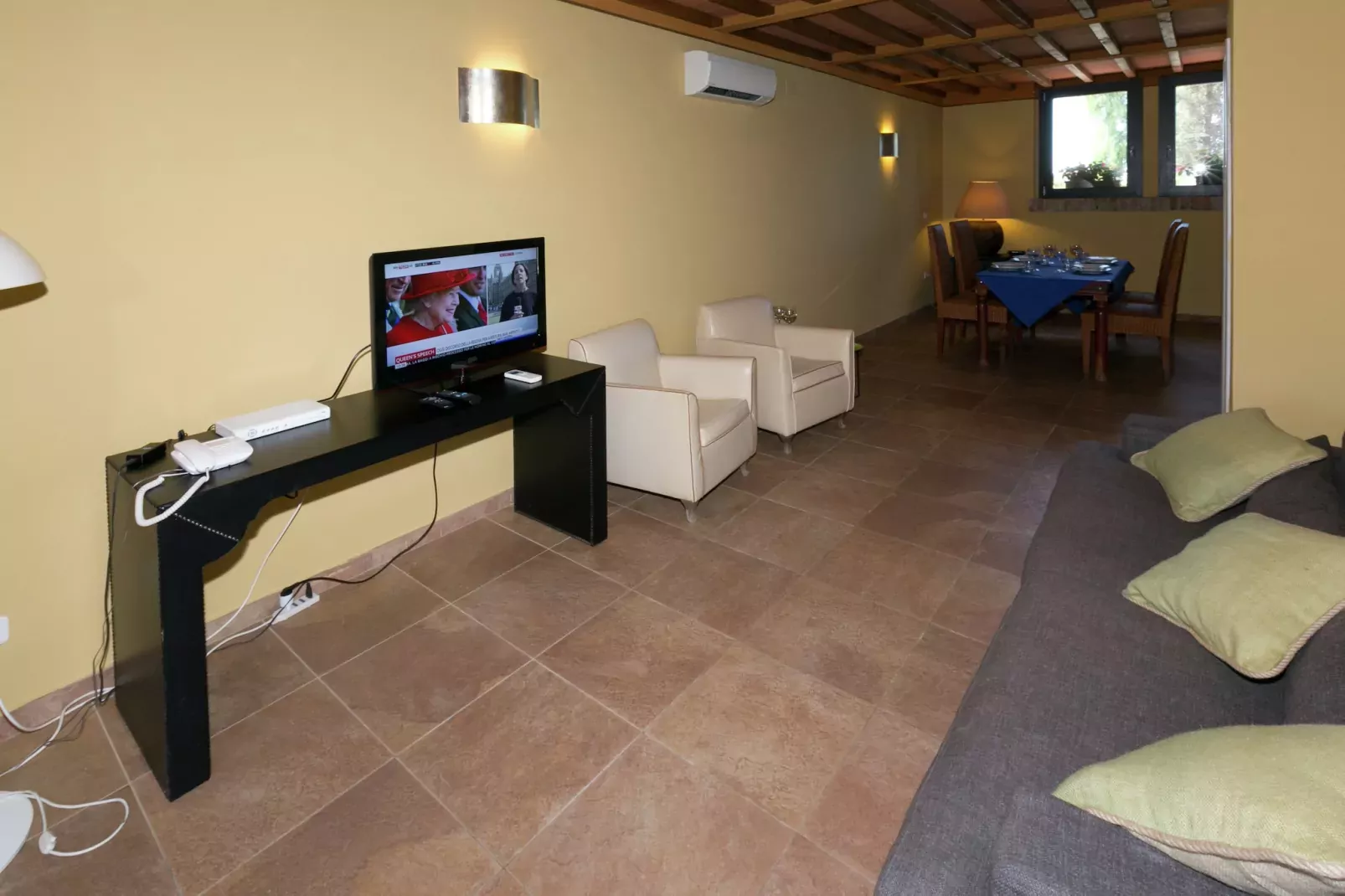 Laurento-Living room