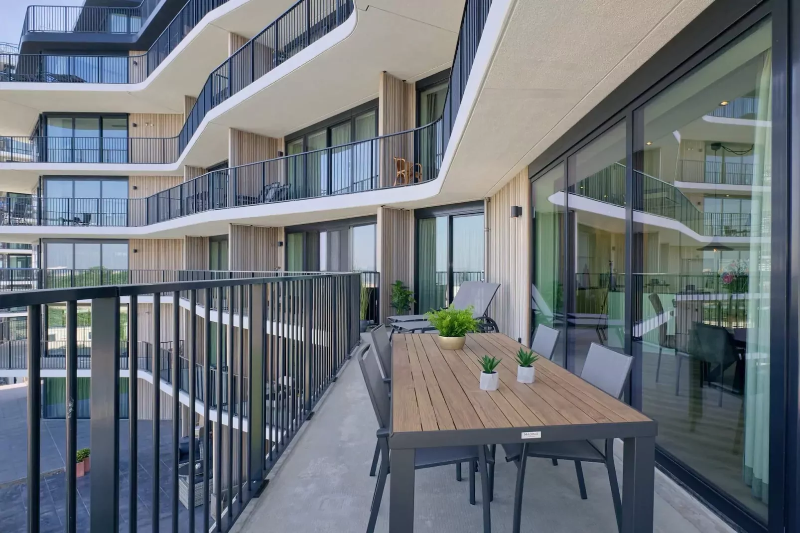Breskens Apartments & Penthouses 7-Außenbereich Sommer
