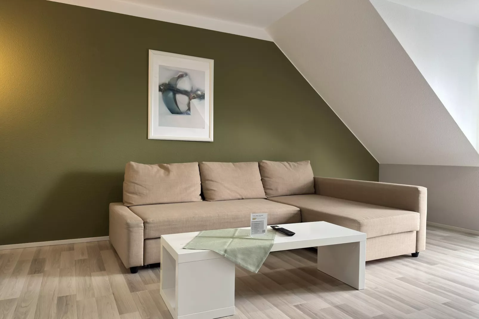 4 Personen App-Salon