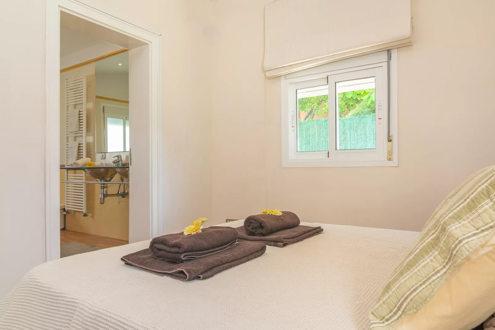 RomanÍ-Bedroom