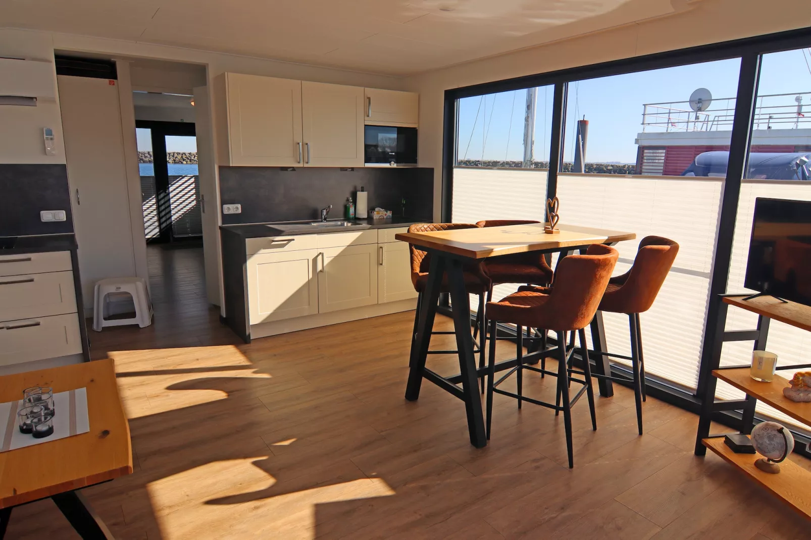 Hausboot Family & Friends mit Hund LP 10 / 1-2 Personen-Kitchen
