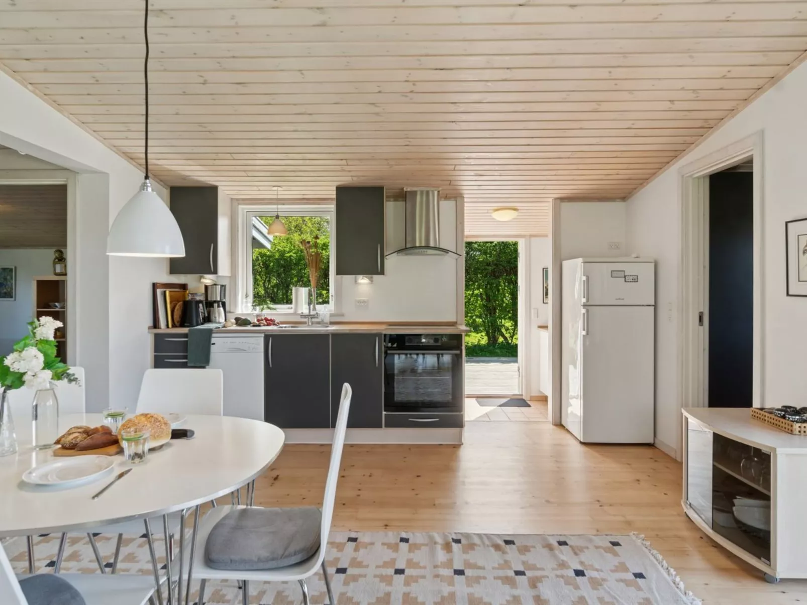 "Bassi" - 650m from the sea-Drinnen