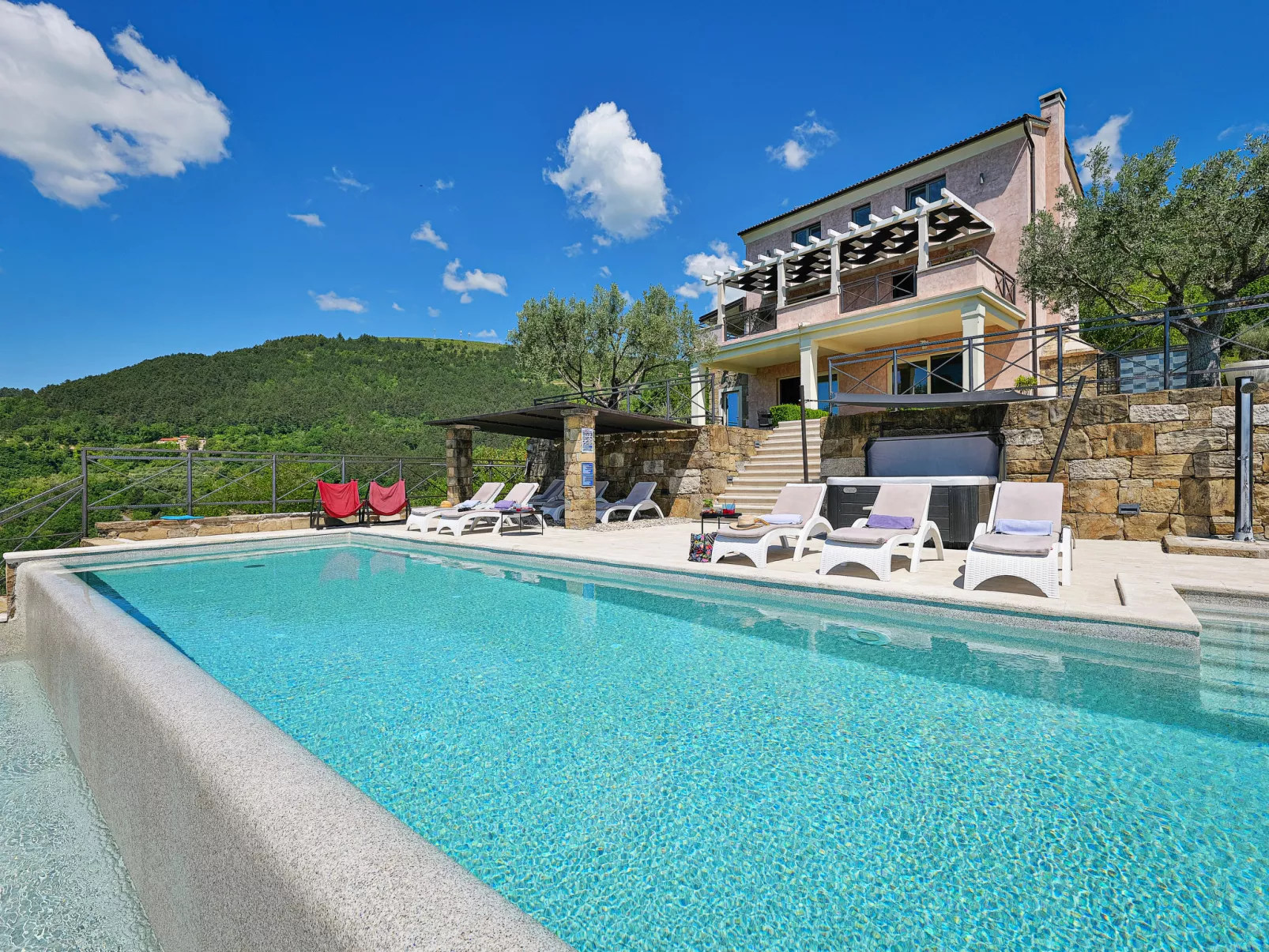 Villa Over the Hilltop-Draußen