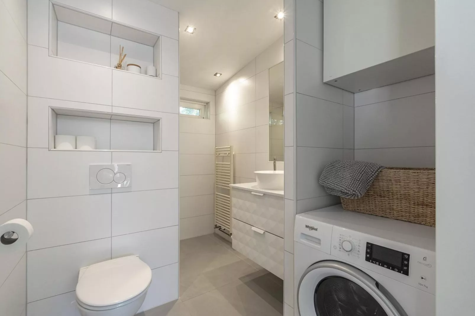 Eureka 109-Bathroom
