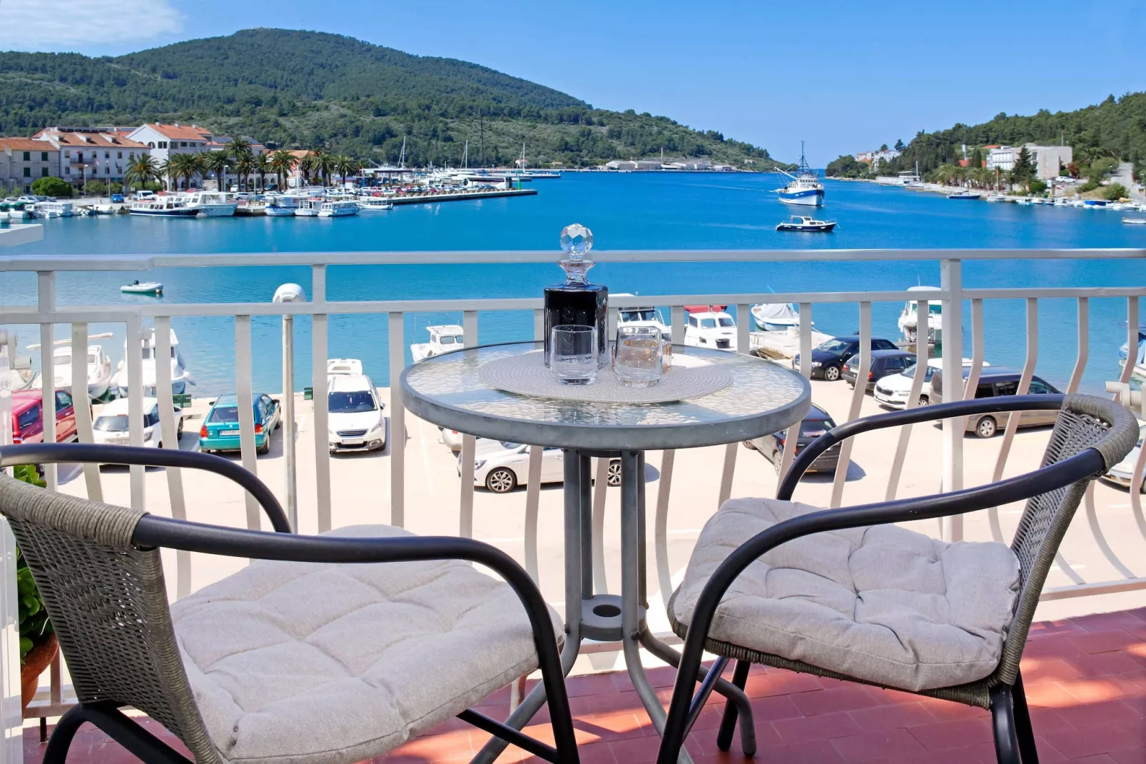 Sunshine Apartment Doda - Three Bedroom Apartment with Balcony and Sea View-View