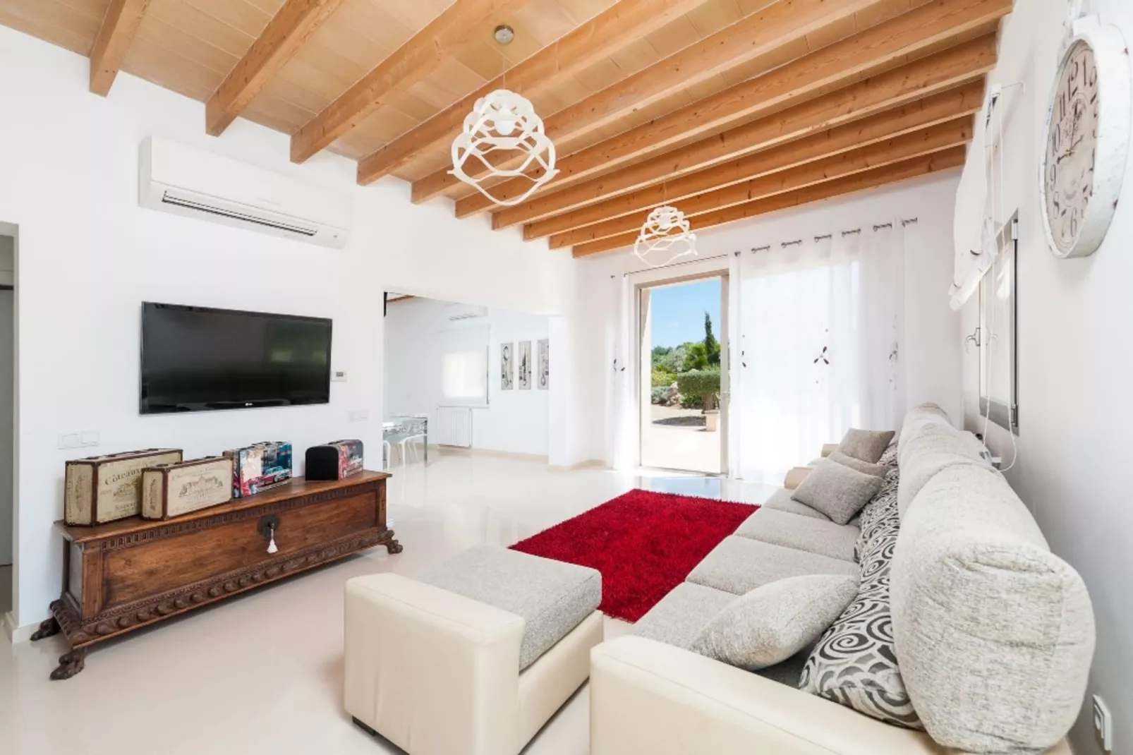 Son Perot-Living room
