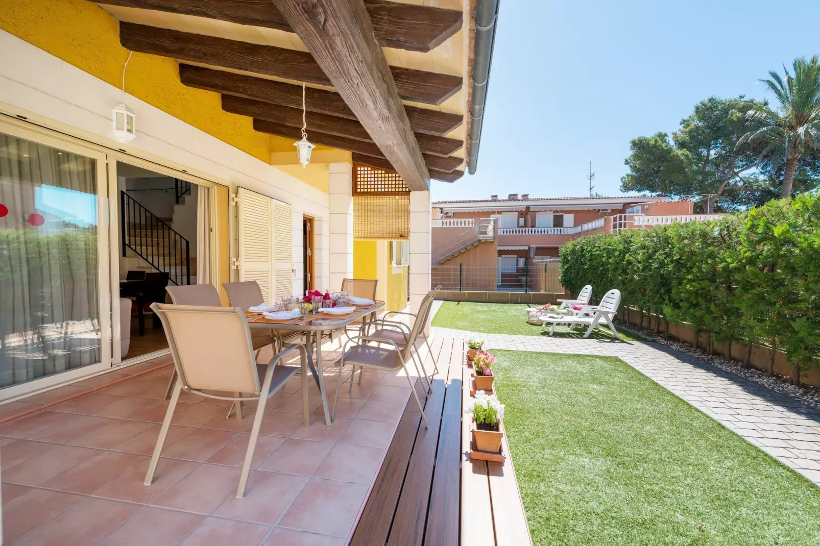 Pereta - Exterior in summer
