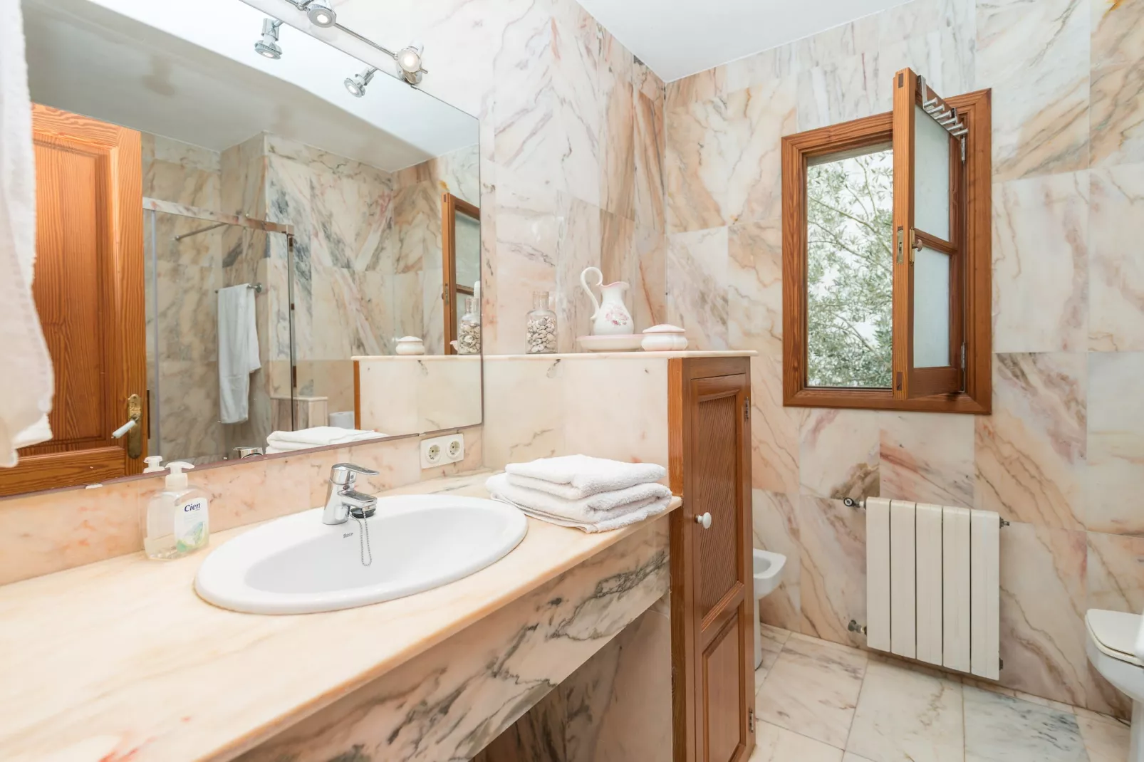 Can Boira-Bathroom