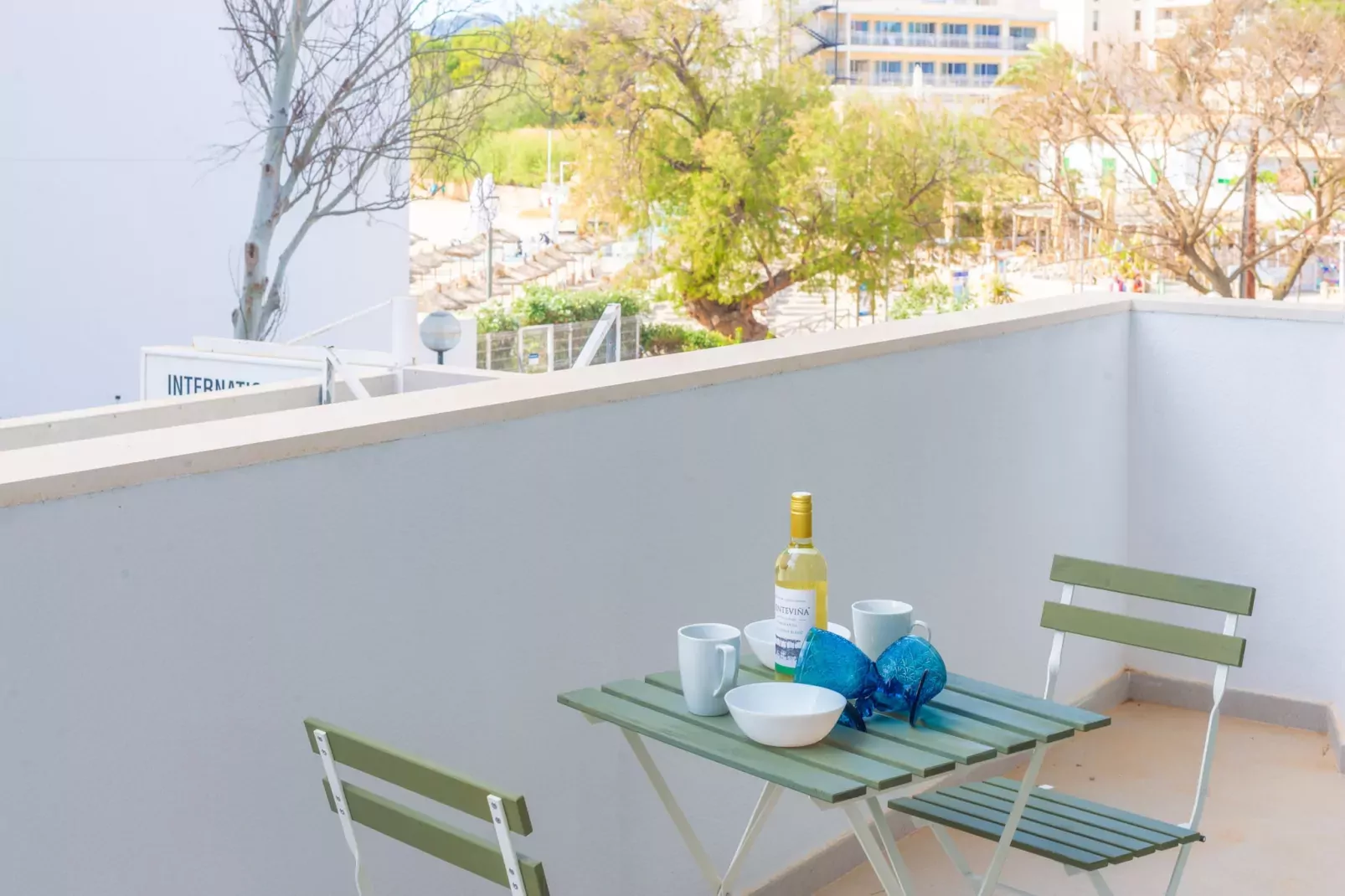 Hugo 1-Terrace balcony