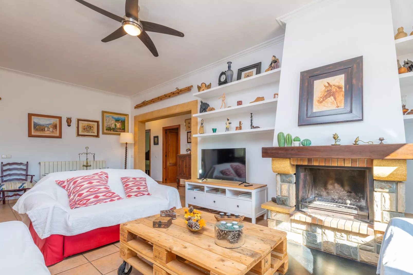 Na Poram-Living room