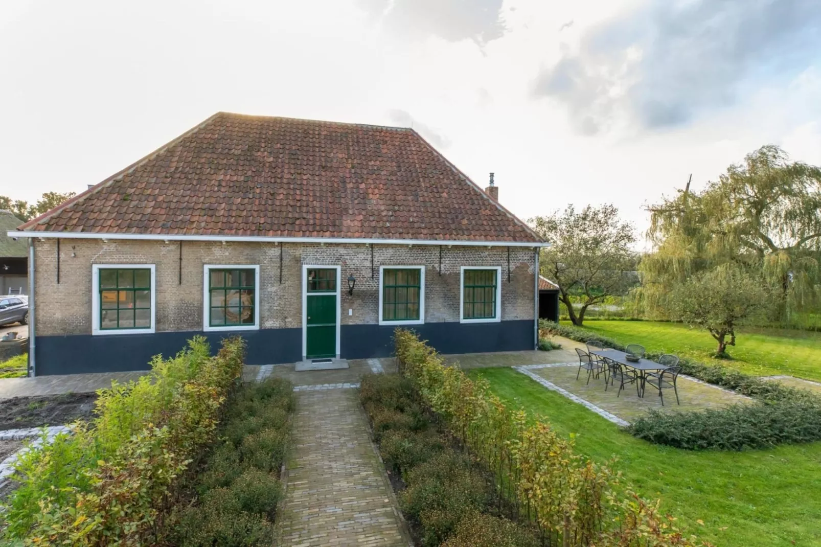 Vakantiehuis 'Boerderij Molenhof' - Stationsweg 5  Heinkenszand-Exterior summer