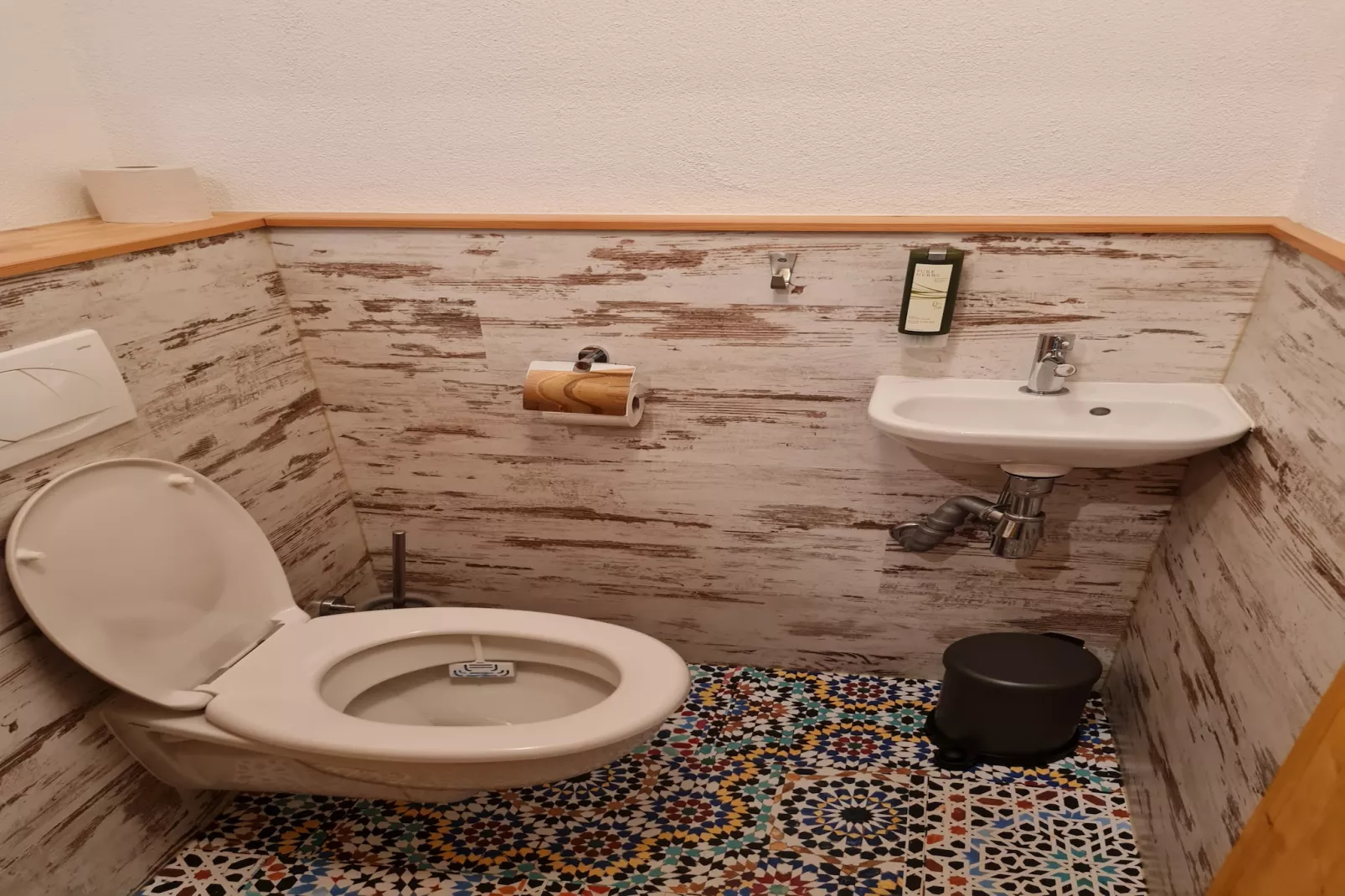 Felsenhütte-Badezimmer