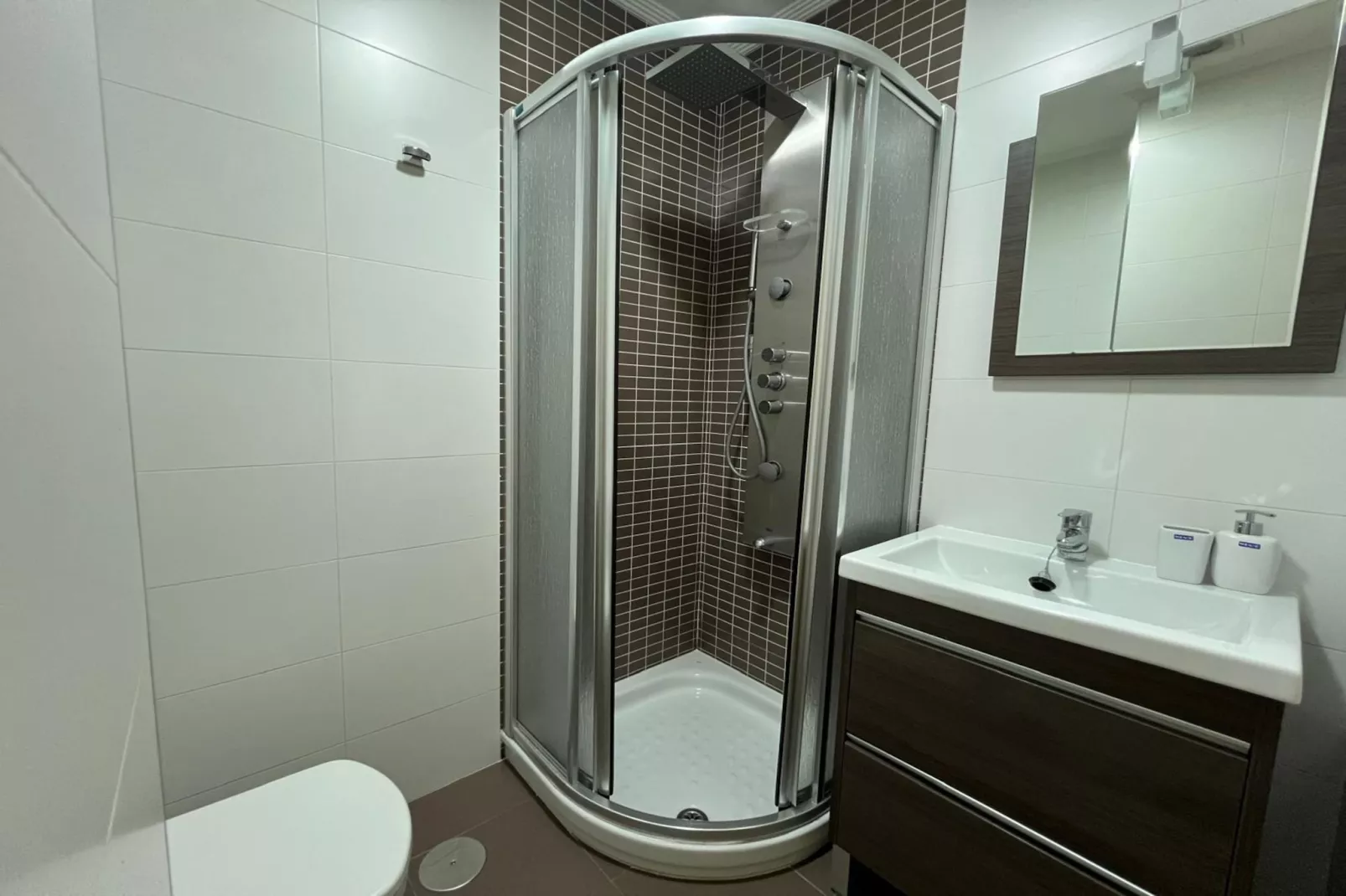 YourHouse Lagoa-Bathroom