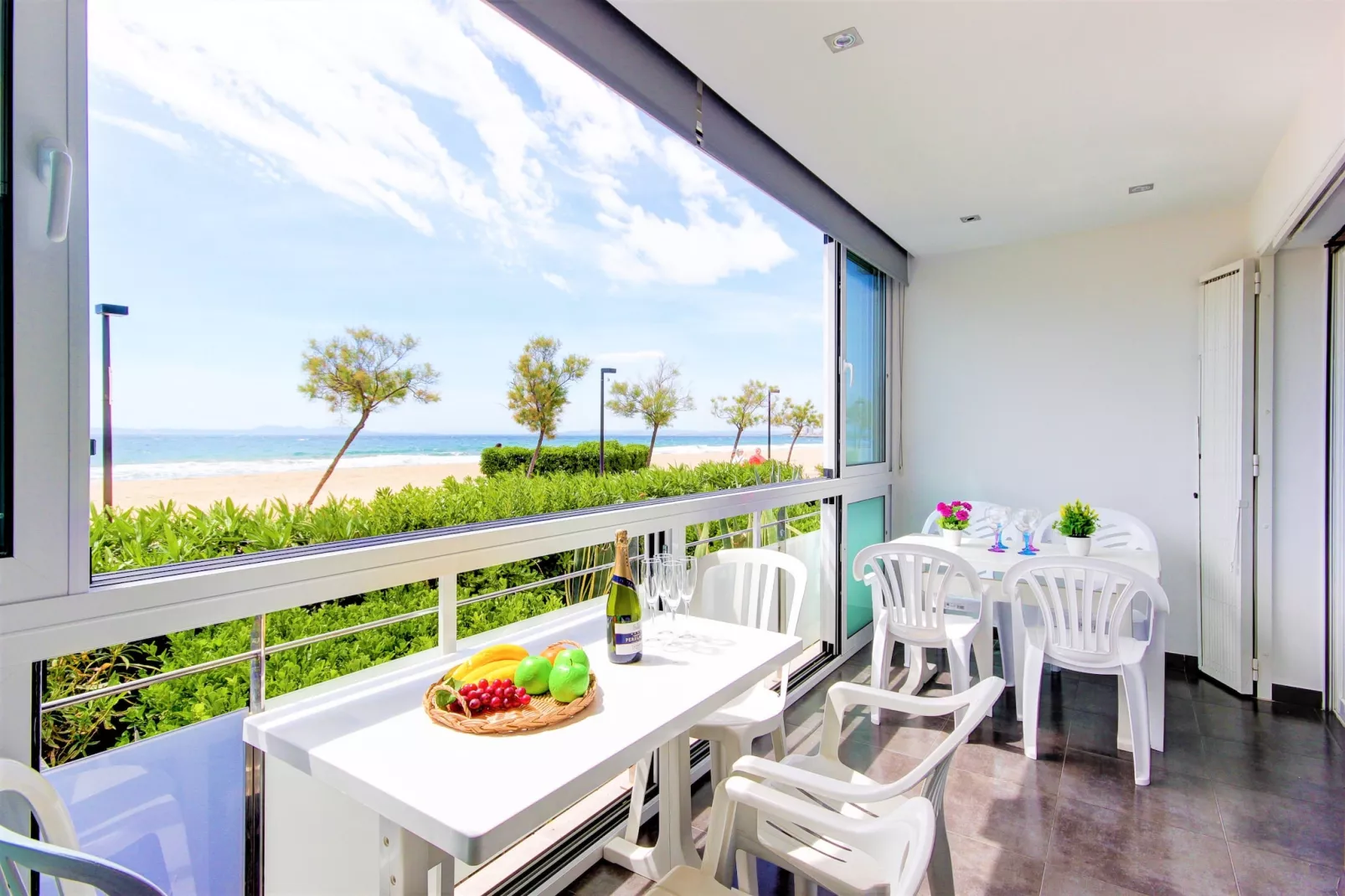 RESIDENCE DE LA PLAGE BJS 3 Roses-Terrassenbalkon