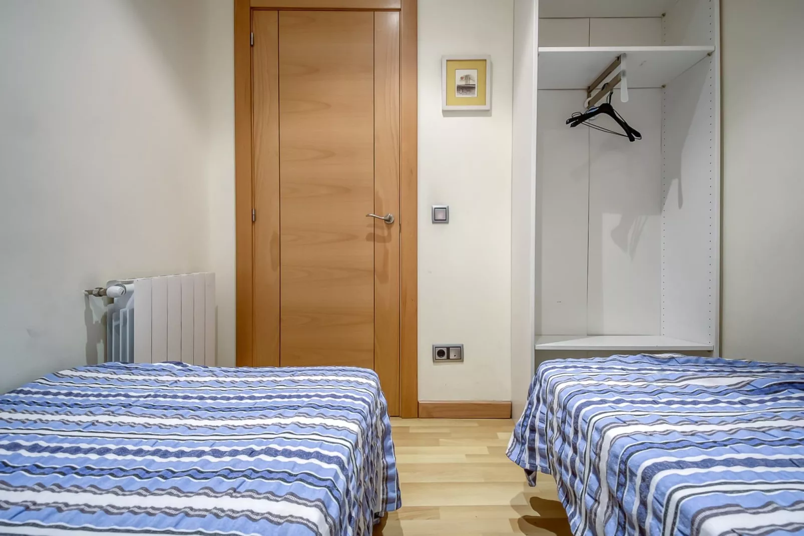 P.C. MESTRAL 1  1 Roses-Bedroom