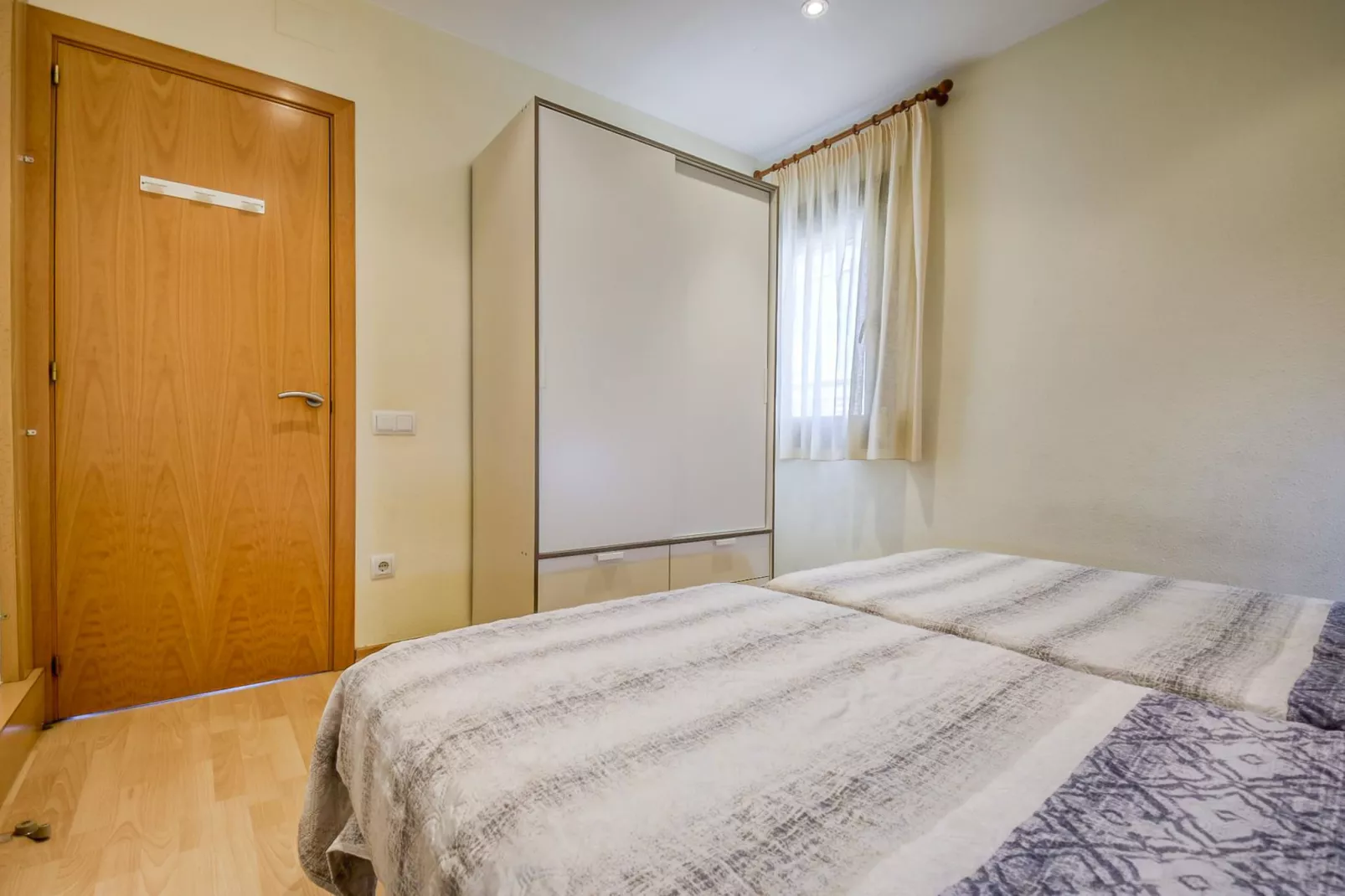 P.C. GREGAL 4 ATICO Roses-Bedroom