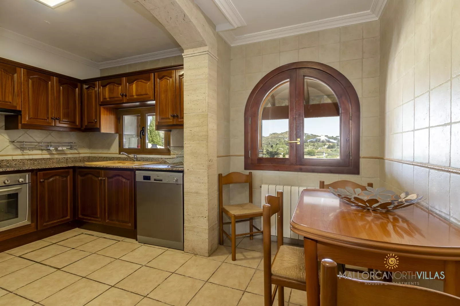 Villa Alejandra con piscina privada y gran jardín-Cuisine