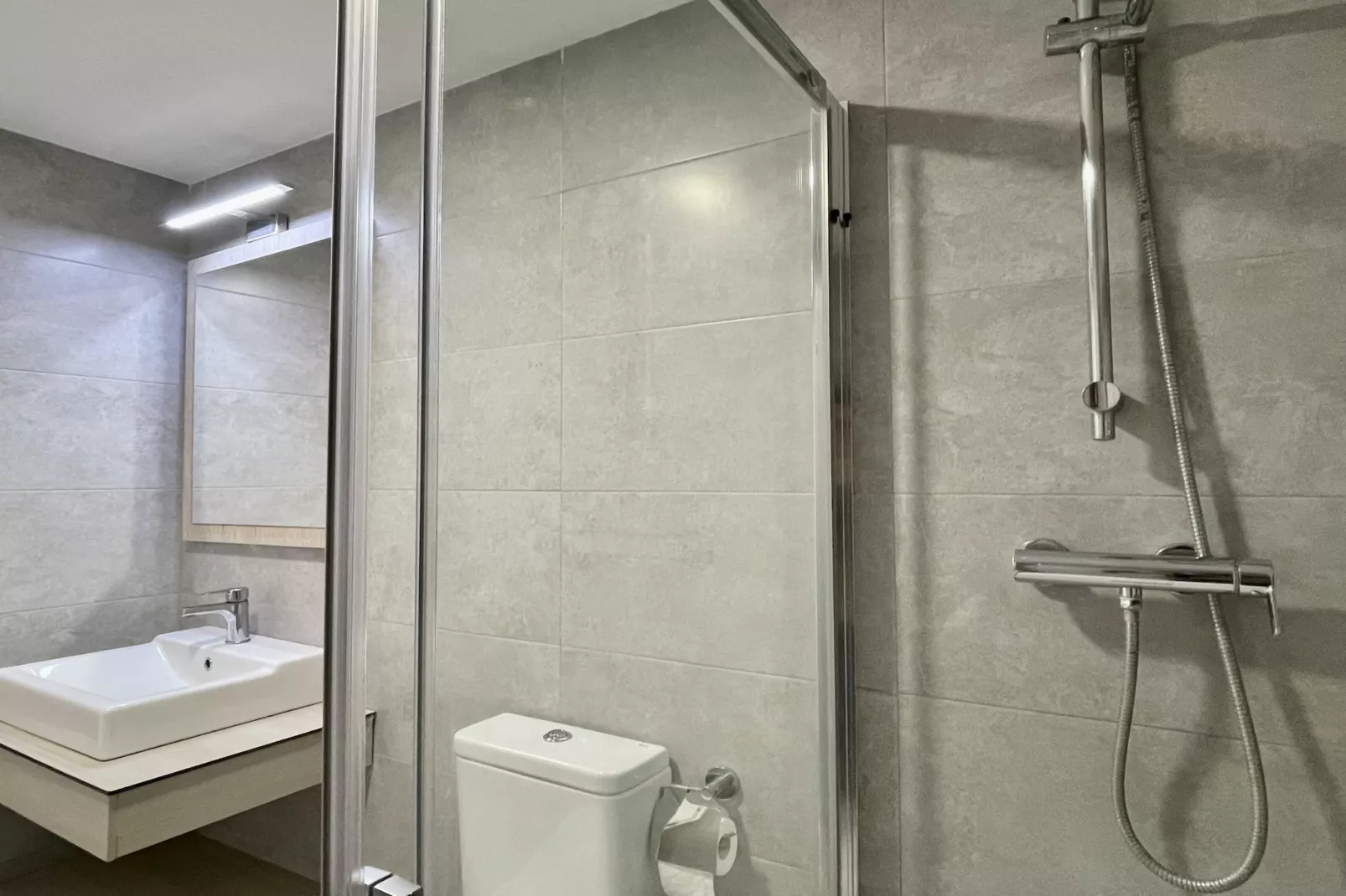 FESTASTAR 215-Bathroom