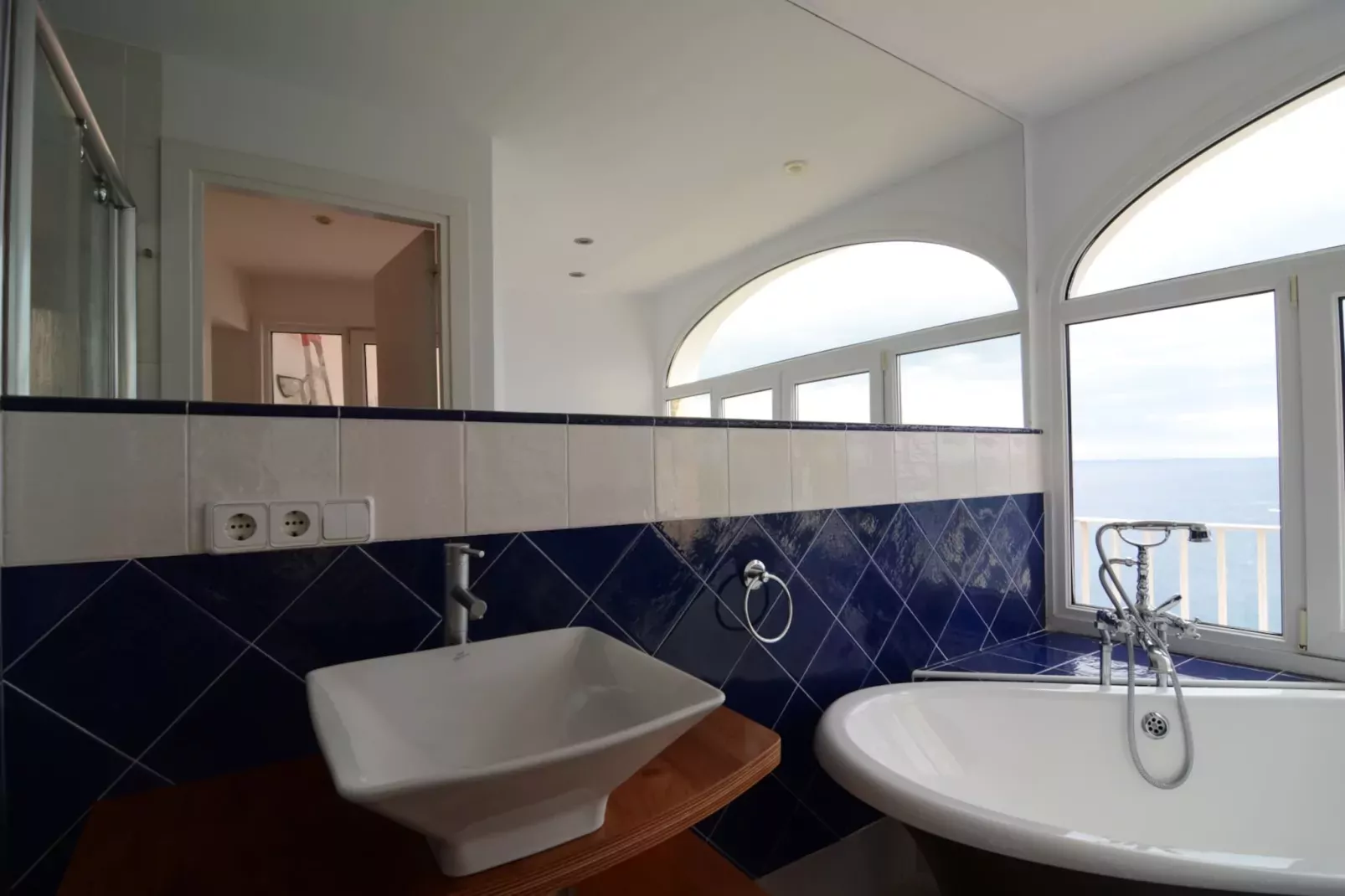 VILLA NARCOL-Bathroom