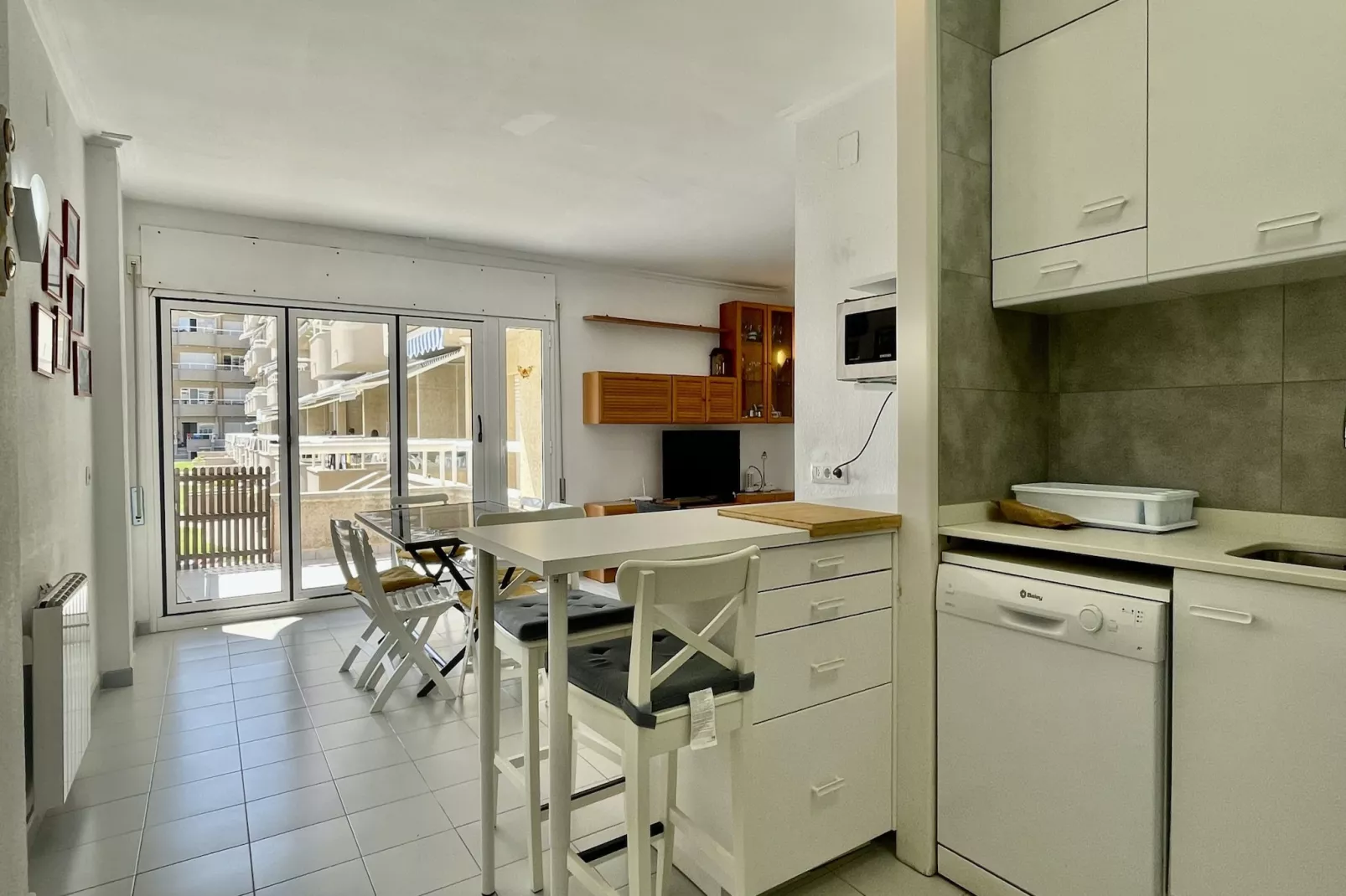 MANUREVA VIII BX-A-Kitchen