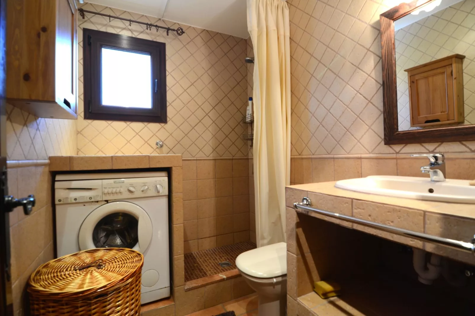 BERNA, 2-Bathroom