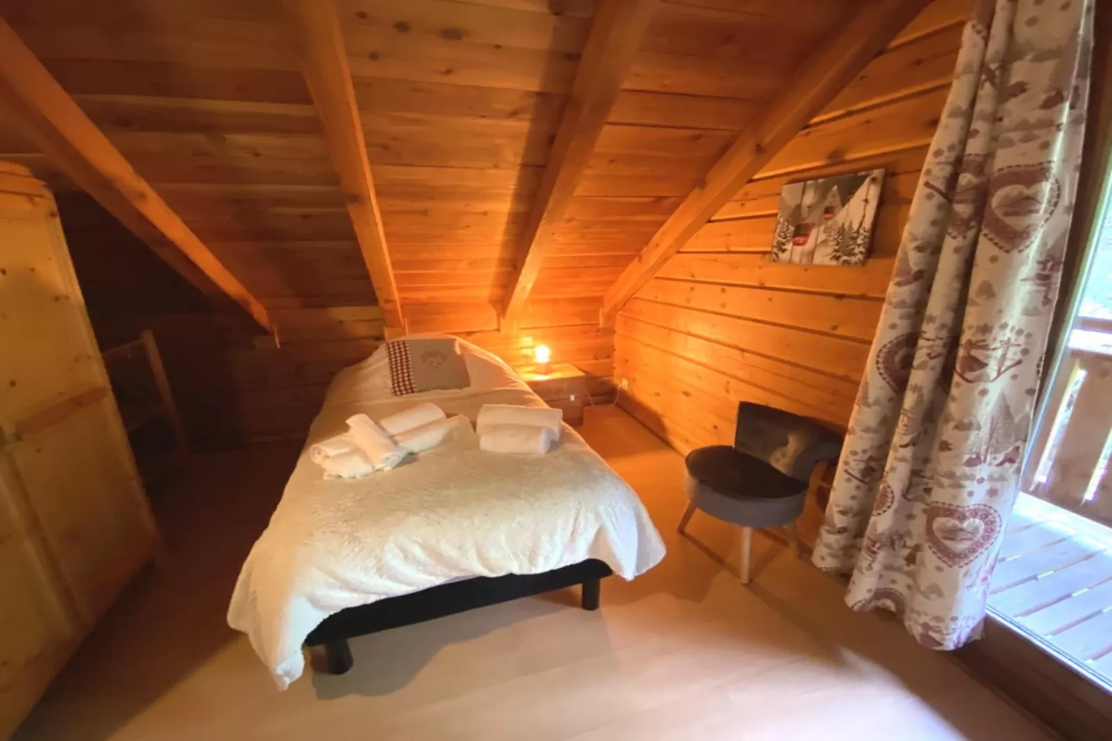 LE SKIEUR  Chalet en bois-Bedroom