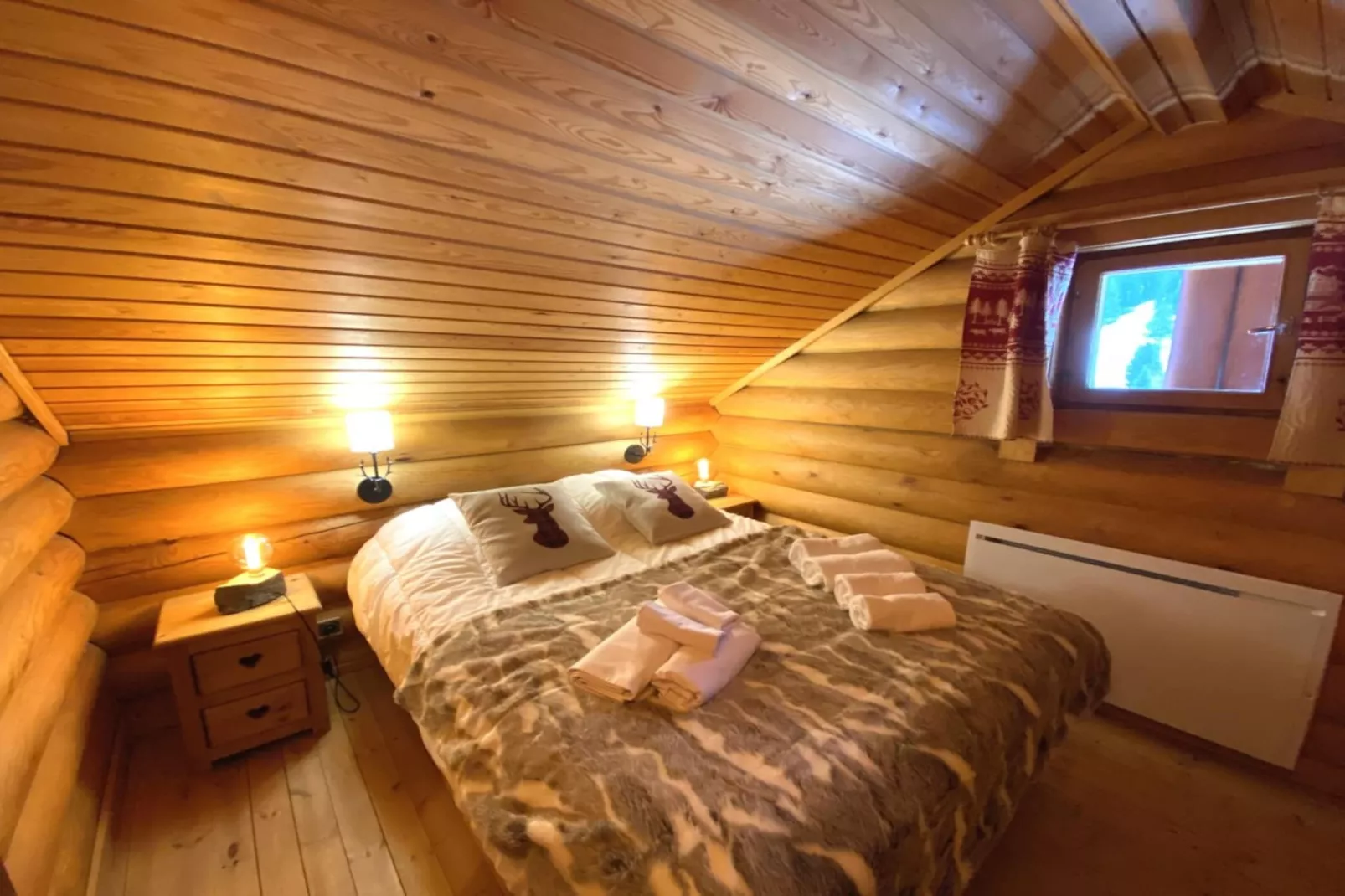 LE GRAND CERF  Chalet en rondins avec SPA Jacuzzi-Schlafzimmer