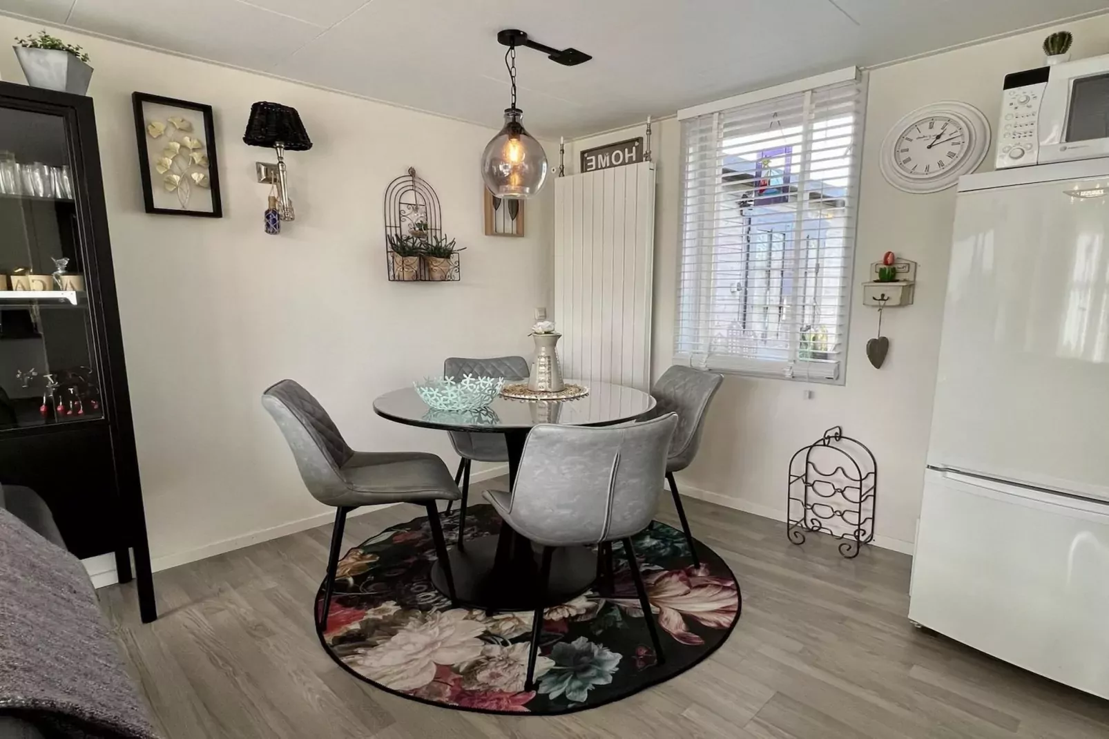 Eb en Vloed 75-Dining room