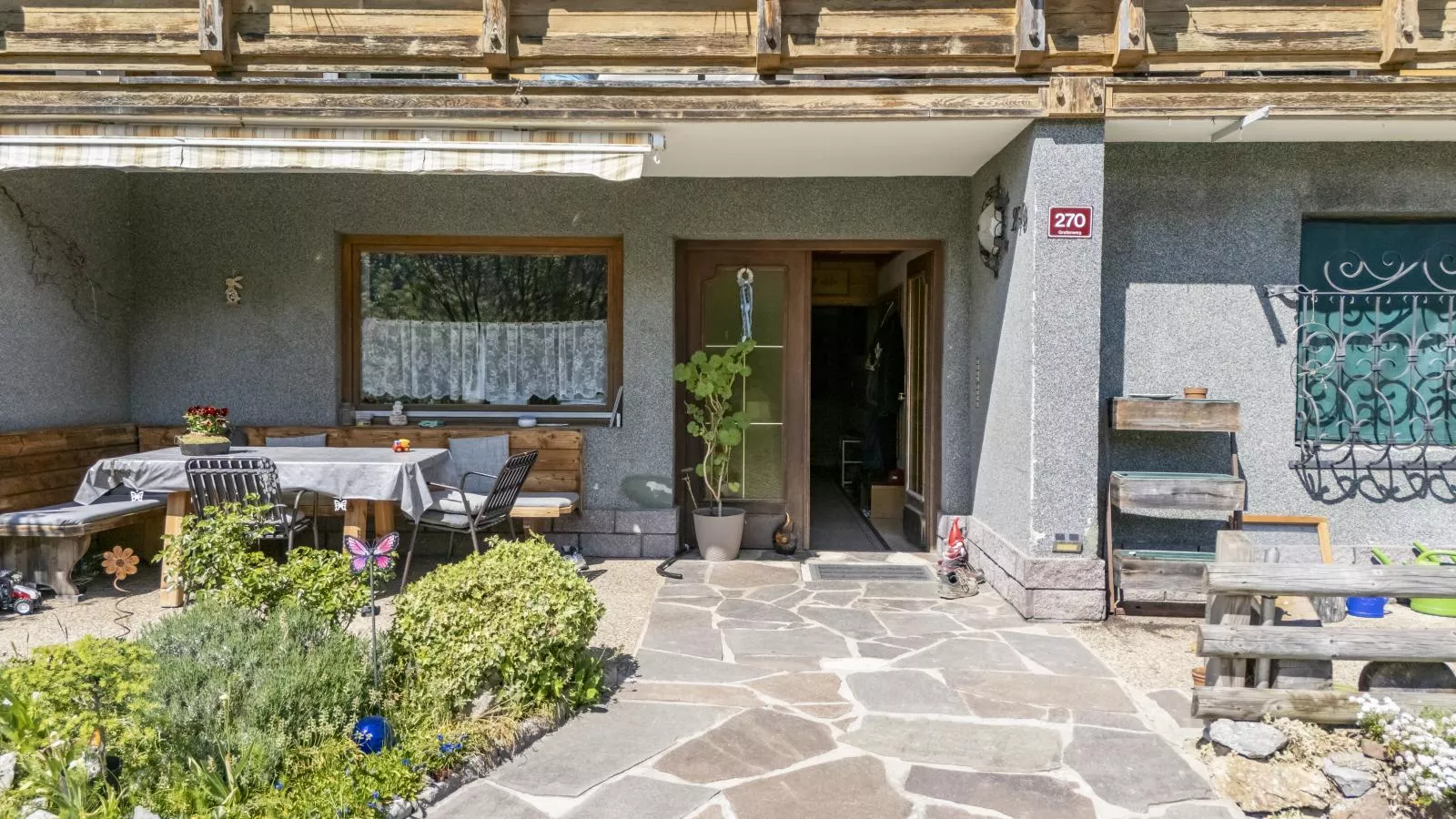 Berghof-Exterior summer