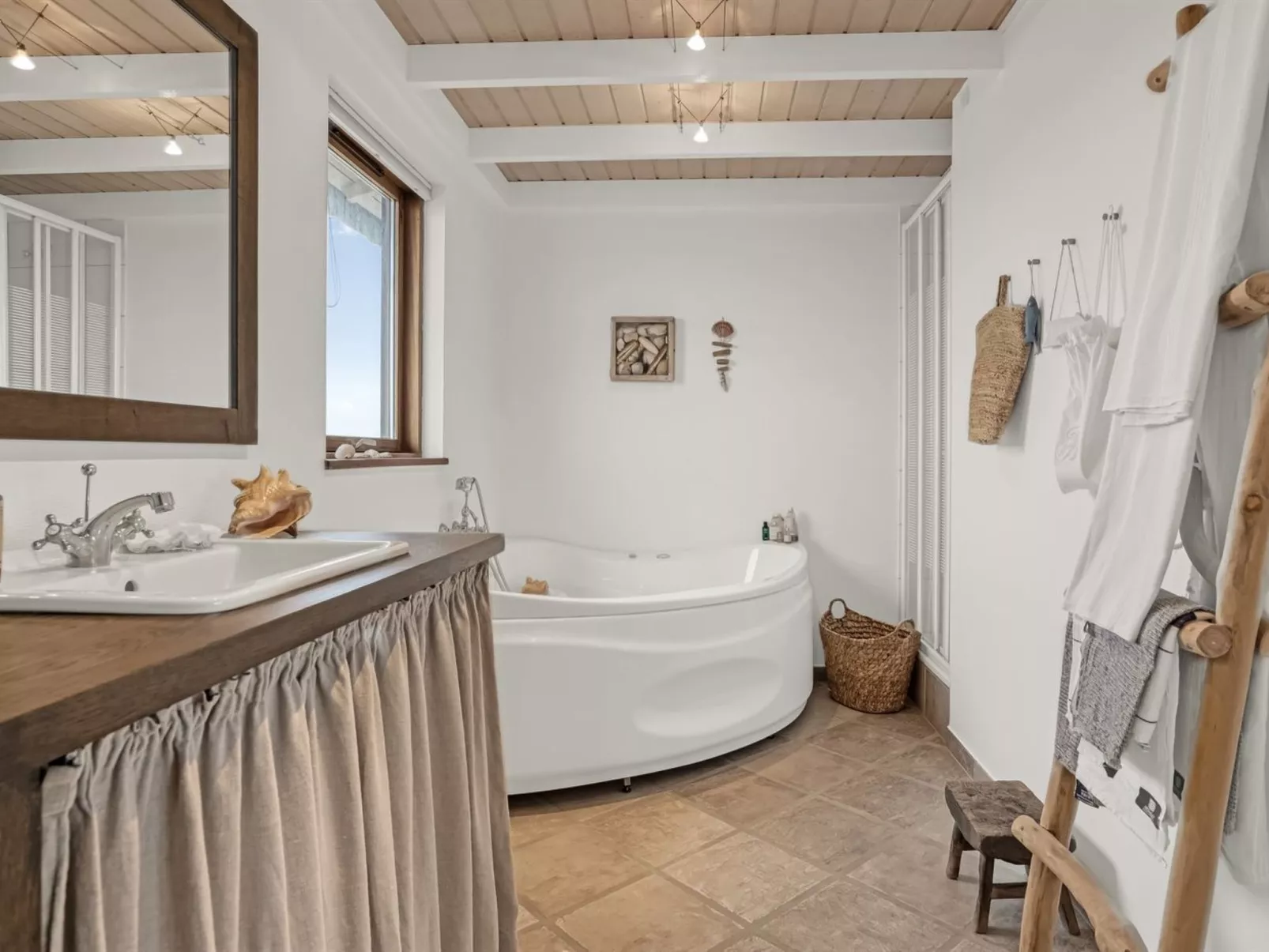 "Bjerund" - 300m from the sea-Drinnen