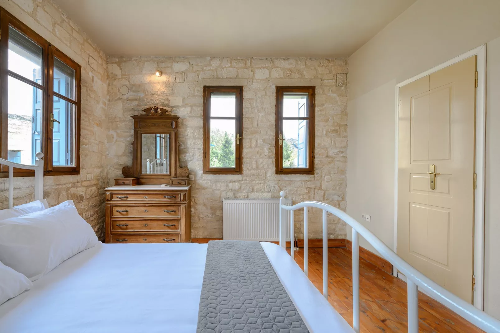 Rogalida-Bedroom
