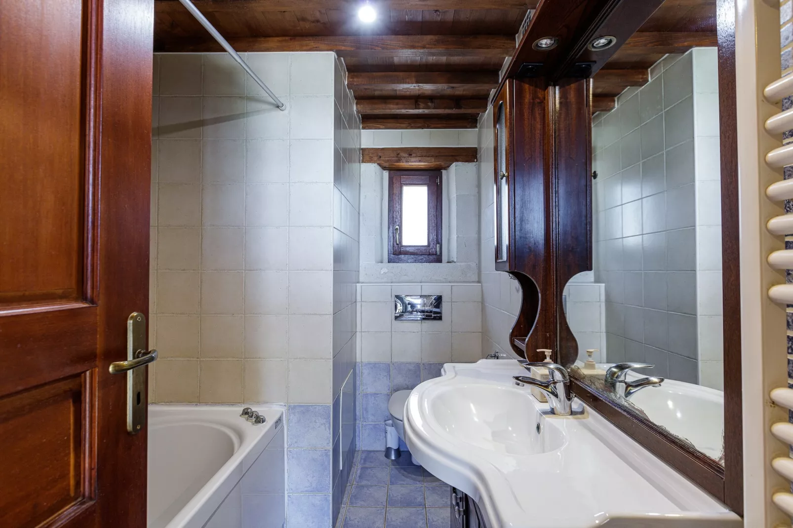 Mera-Bathroom