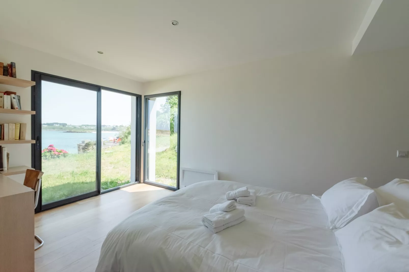 TY KOREJOU - Plouguerneau-Bedroom