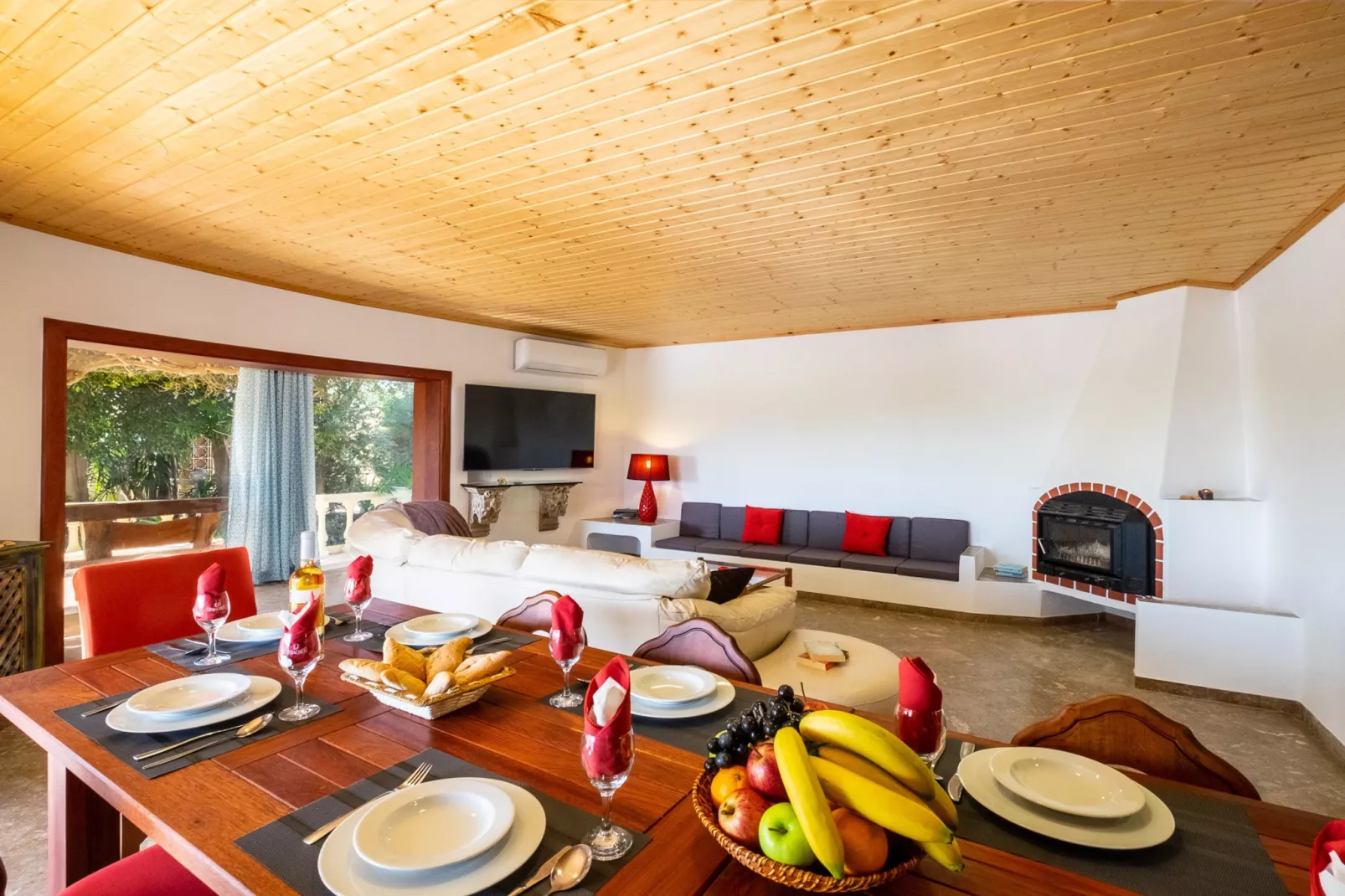 Villa Bantayan-Dining room
