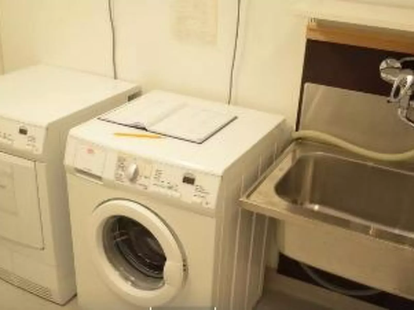 Yllästar 3 as 601-Dedans