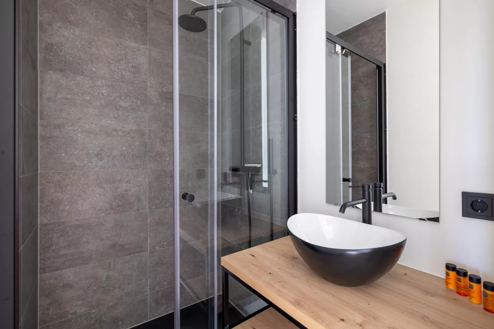 Appartement Vista Maris 'Haus am See' - Havenweg 8-30  Sint-Annaland-Bathroom