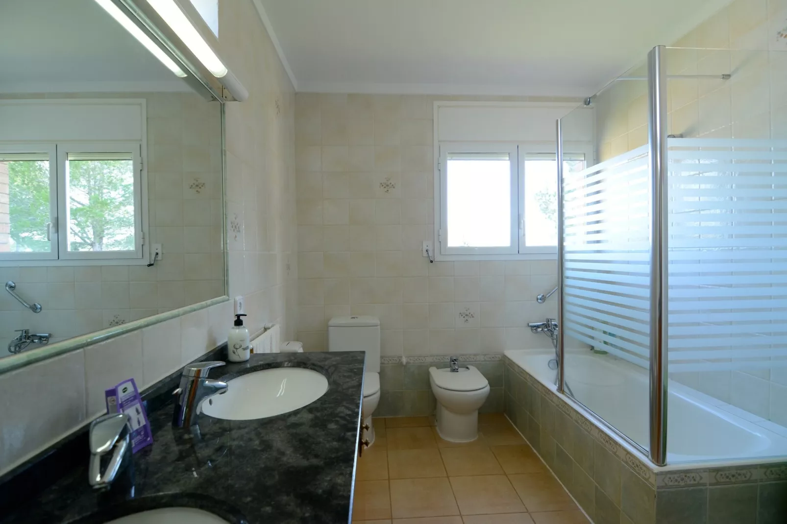 LA ROMAGUERA-Bathroom