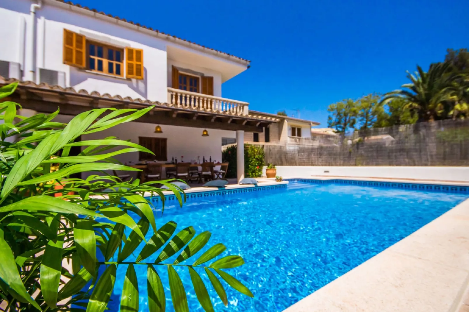 Eden Lago-Exterior summer