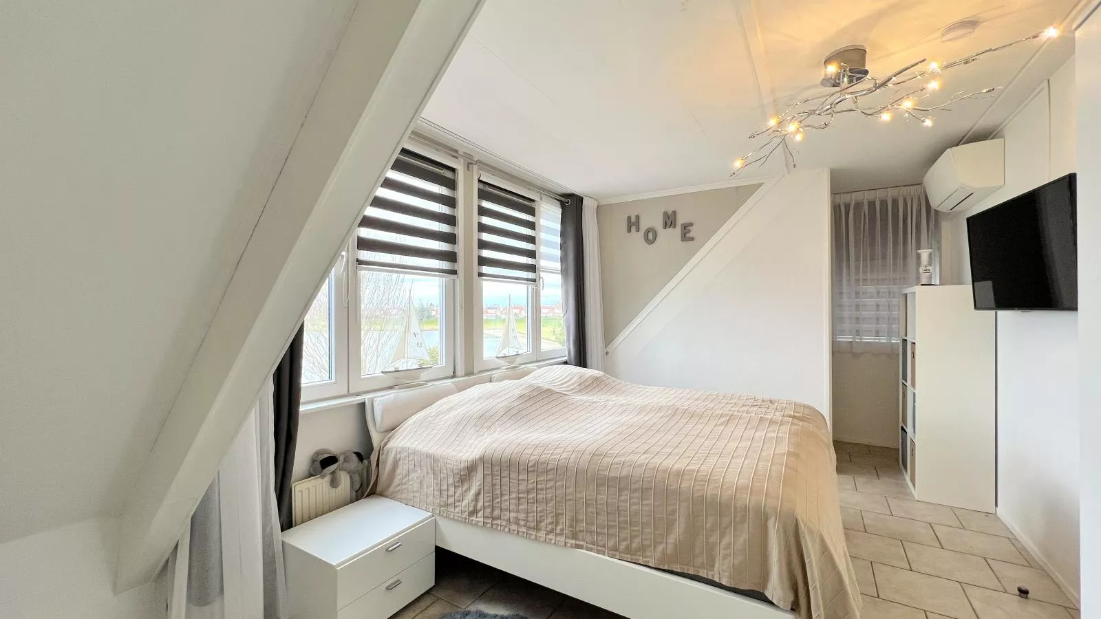 Maaszicht-Bedroom