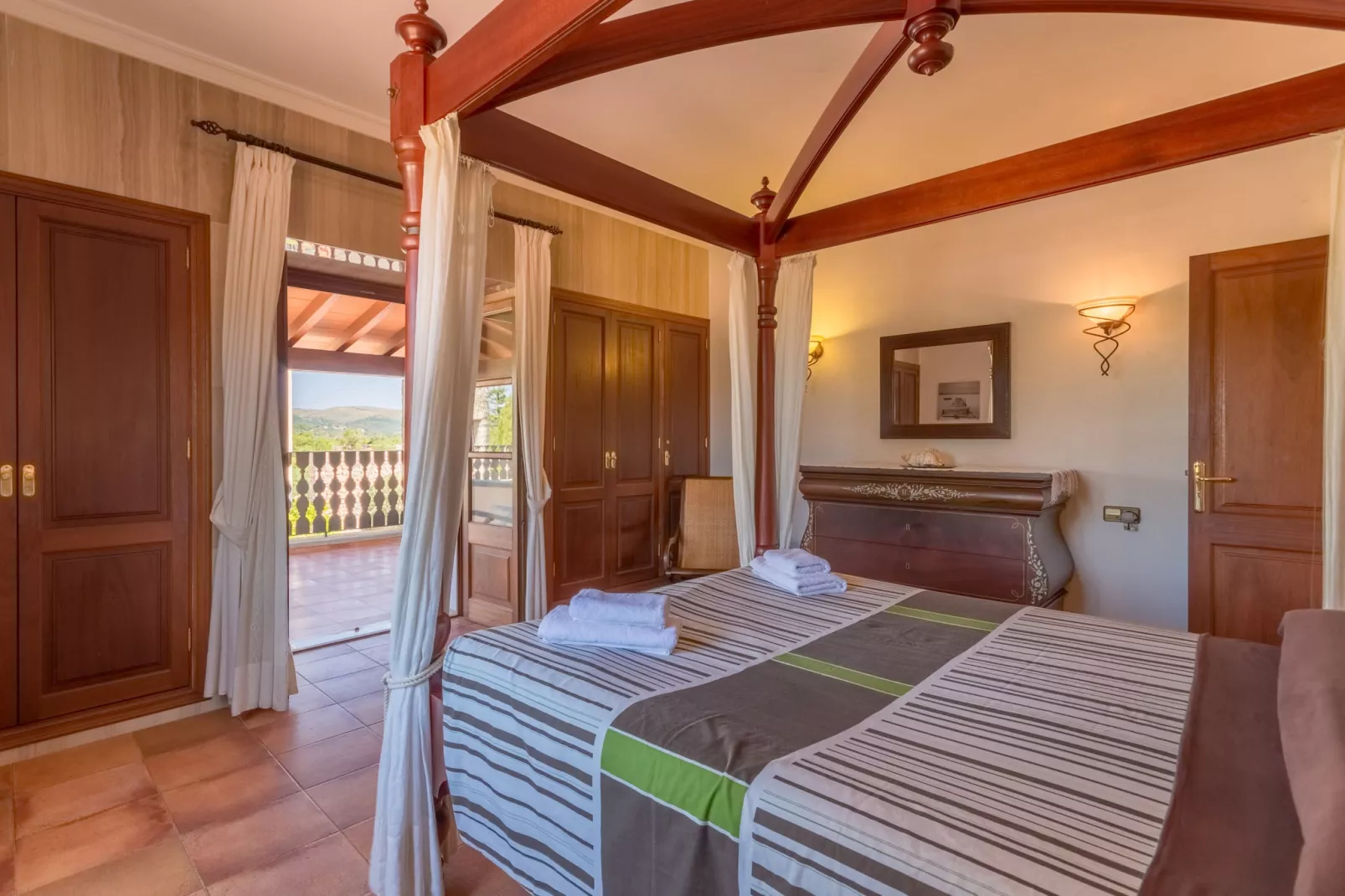 Buitre negro, Finca 5StarsHome Mallorca-Bedroom
