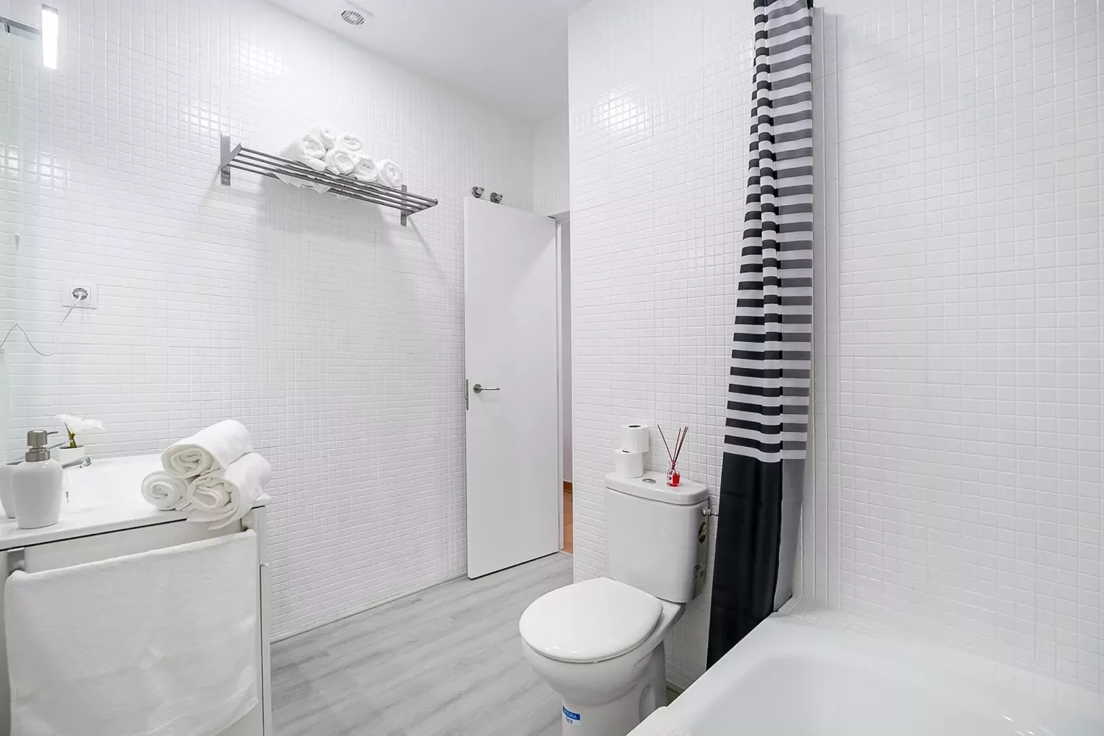 Tossa Apartment-Bathroom