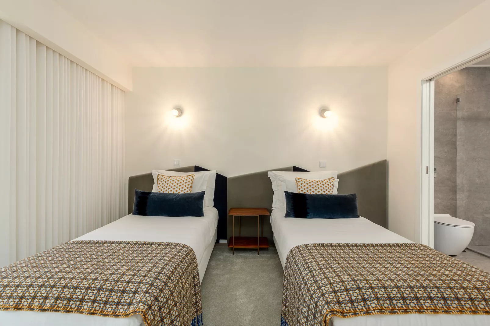 YOUROPO - Central-Bedroom