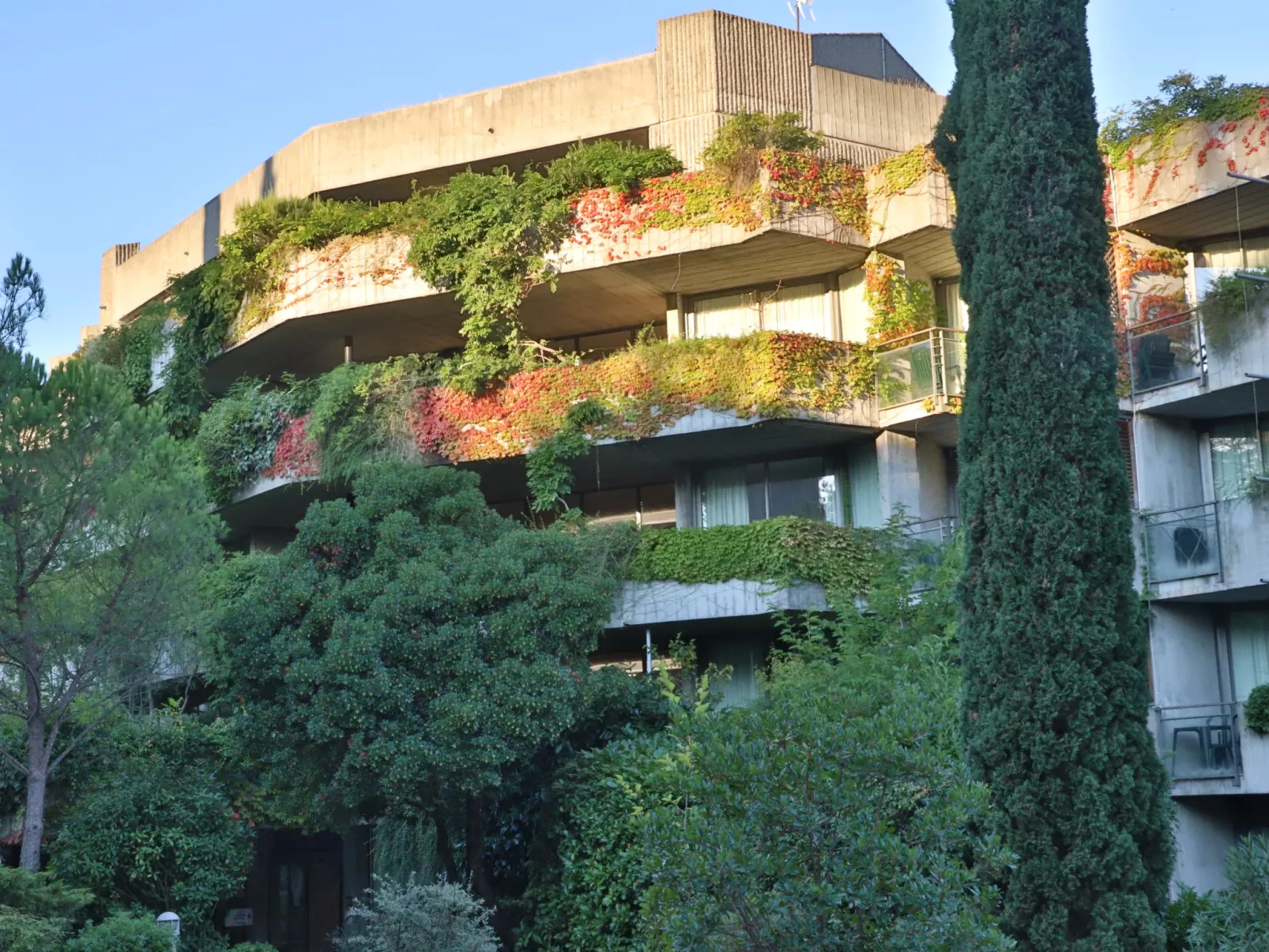Le Vallon-Outside