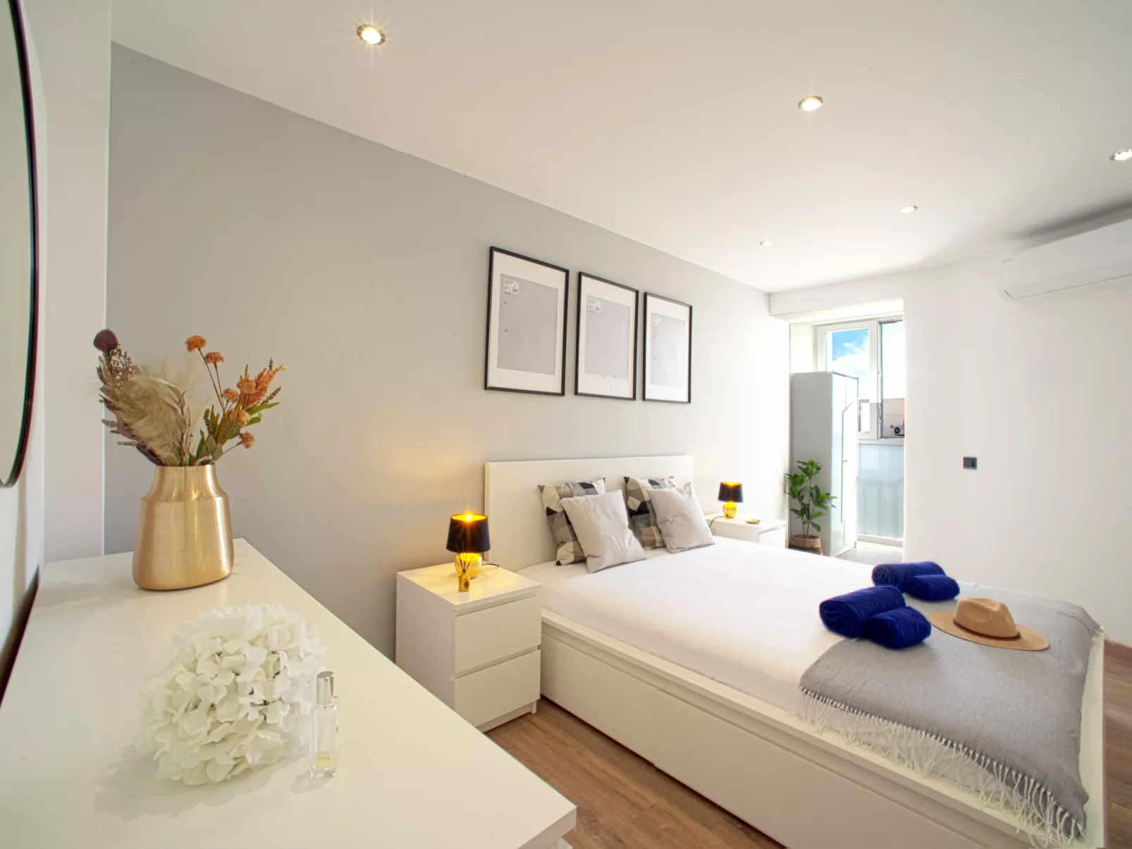 Lovely Sea View-Inside