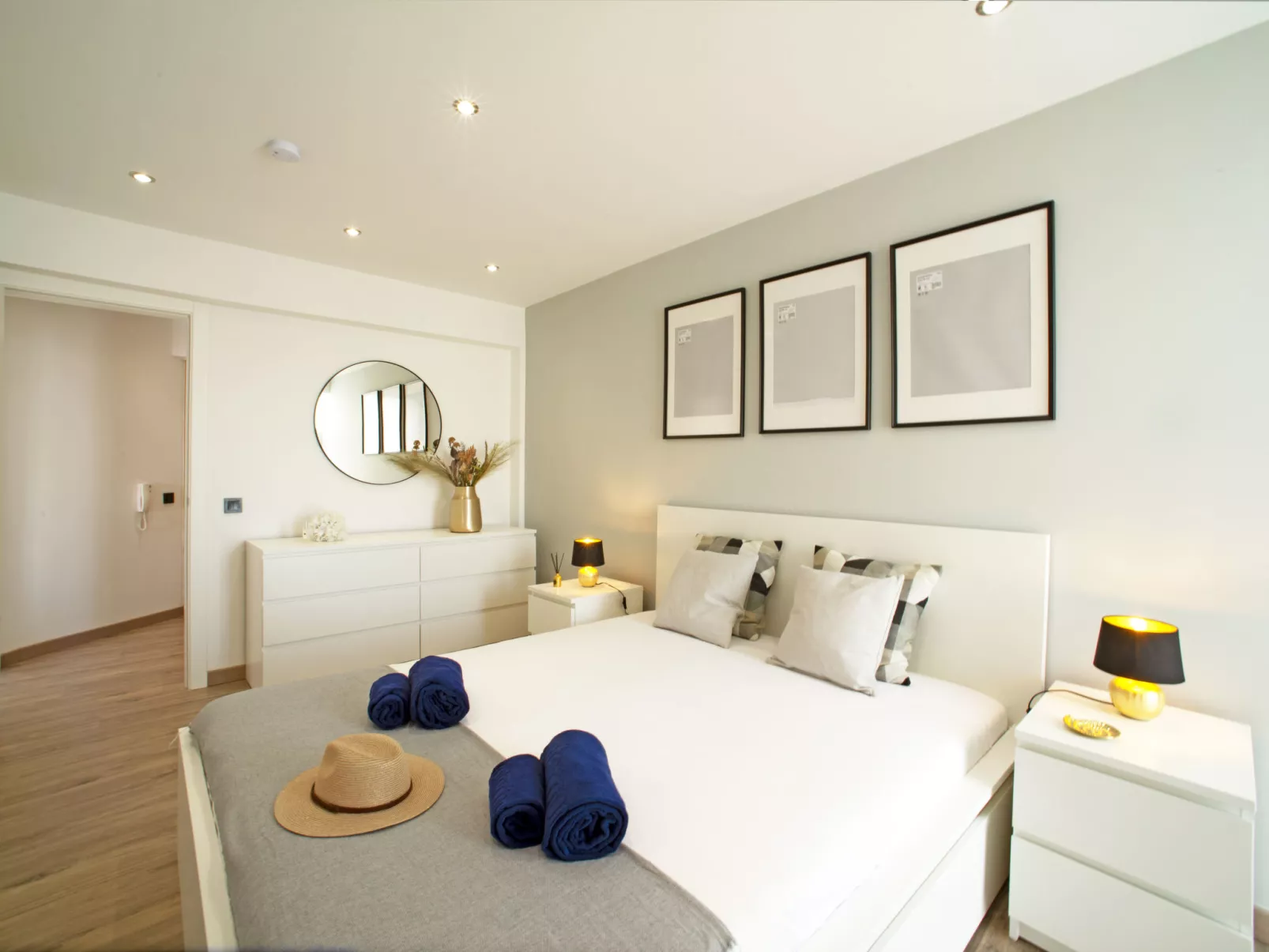 Lovely Sea View-Inside