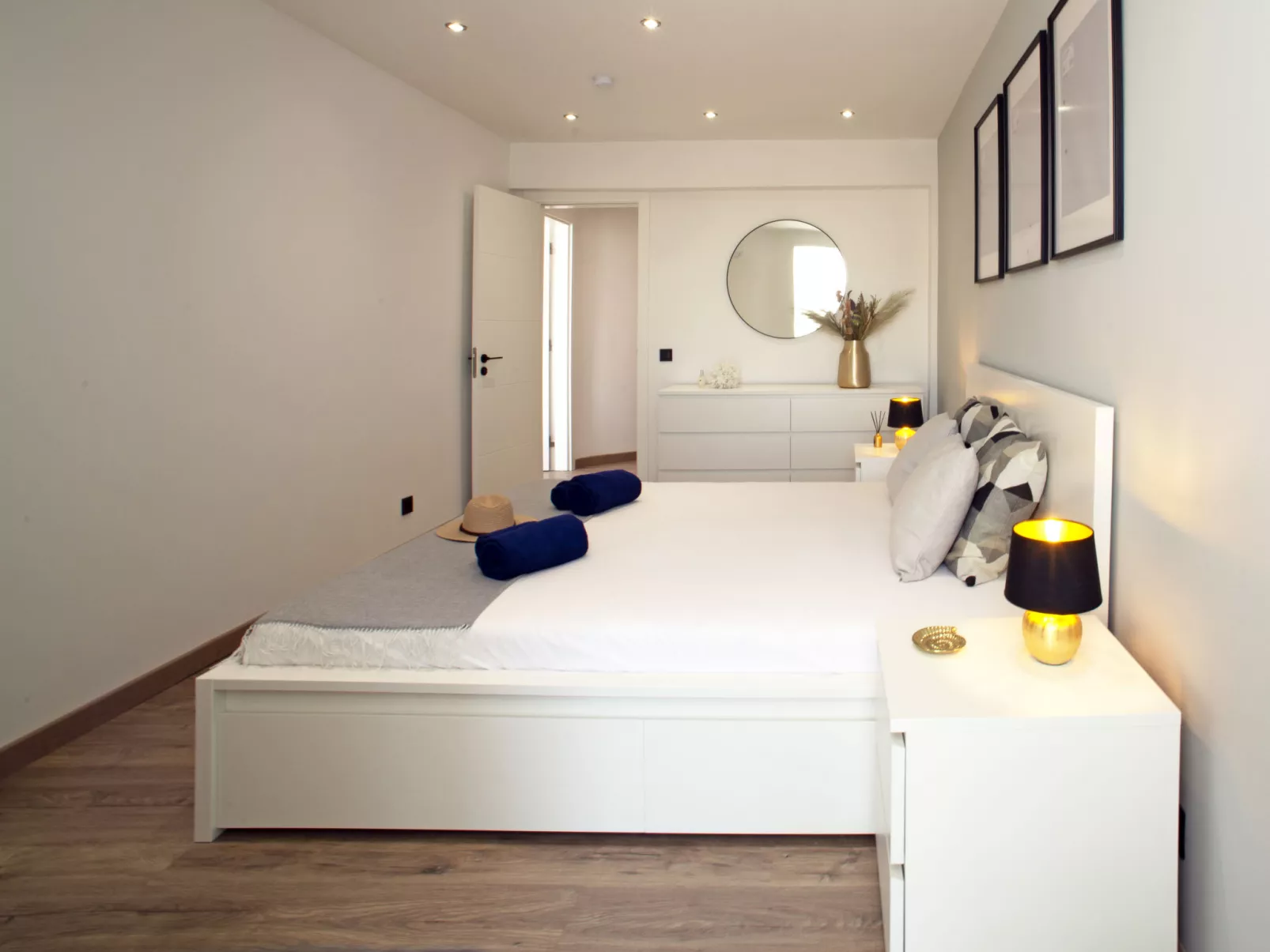 Lovely Sea View-Inside